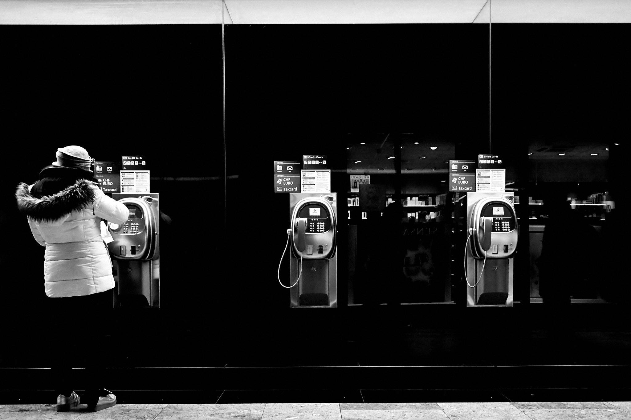 Fujifilm X-T10 + Fujifilm XF 23mm F1.4 R sample photo. Public payphone photography