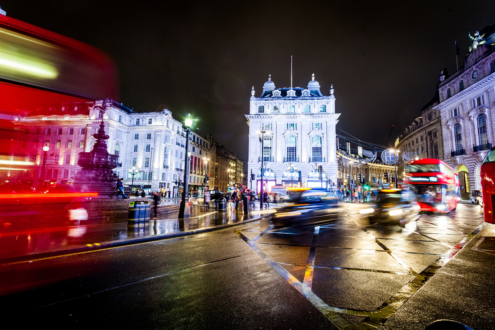 Canon EOS 5D Mark II sample photo. Piccadilly circus at night photography