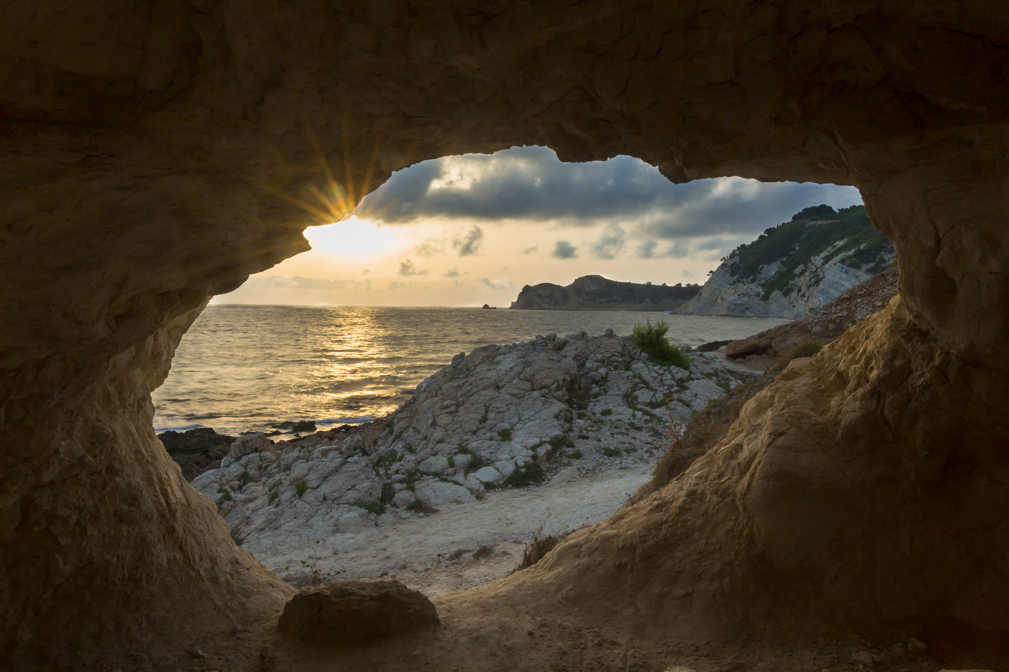 Canon EF 16-35mm F4L IS USM sample photo. Amaneciendo en cala blanca photography