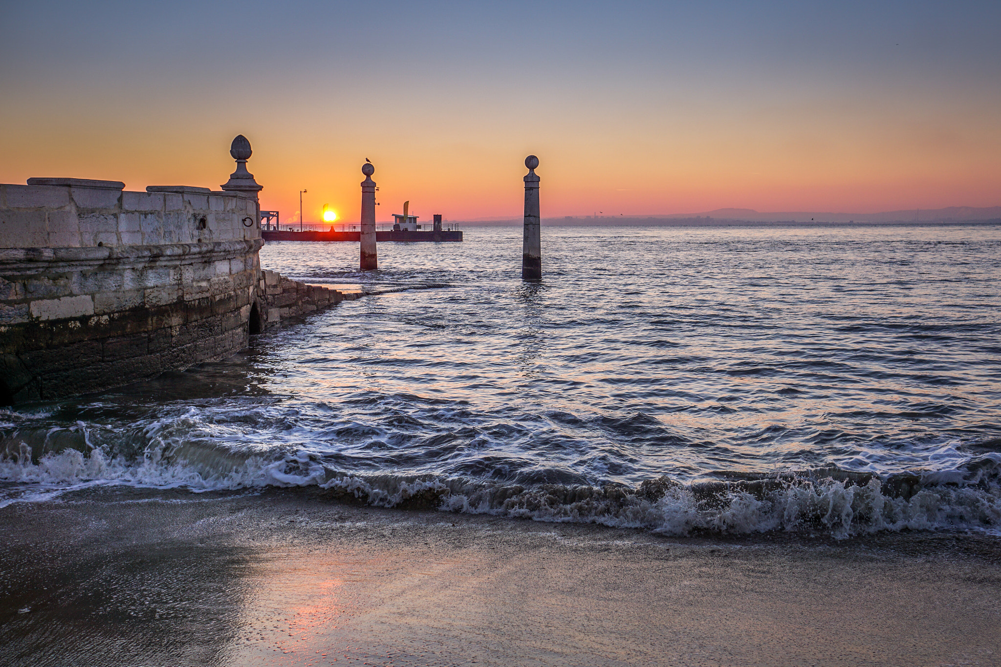 Sony Sonnar T* E 24mm F1.8 ZA sample photo. Cais das colunas photography
