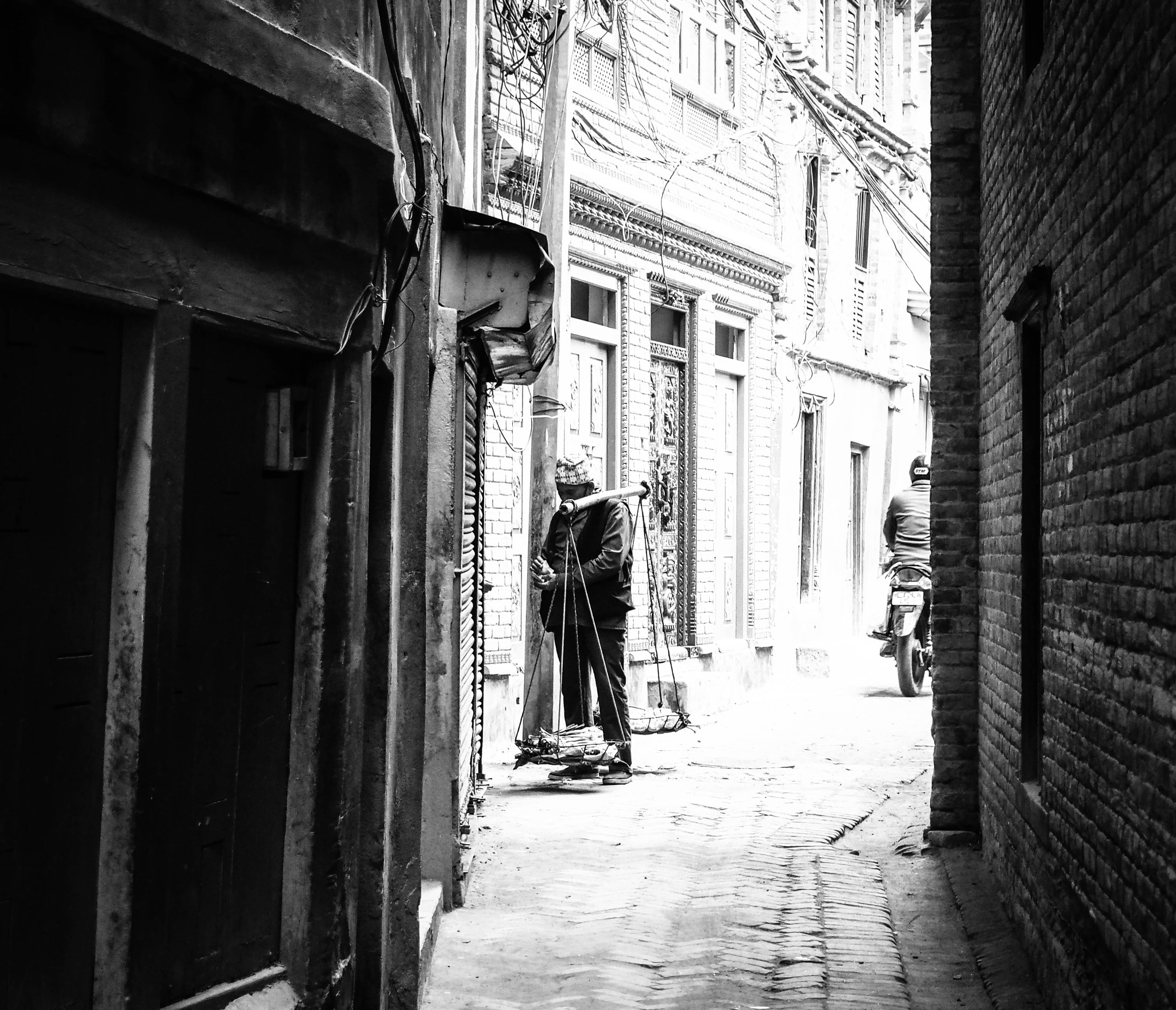 Olympus M.Zuiko Digital 14-42mm F3.5-5.6 II R sample photo. Streets of kathmandu photography