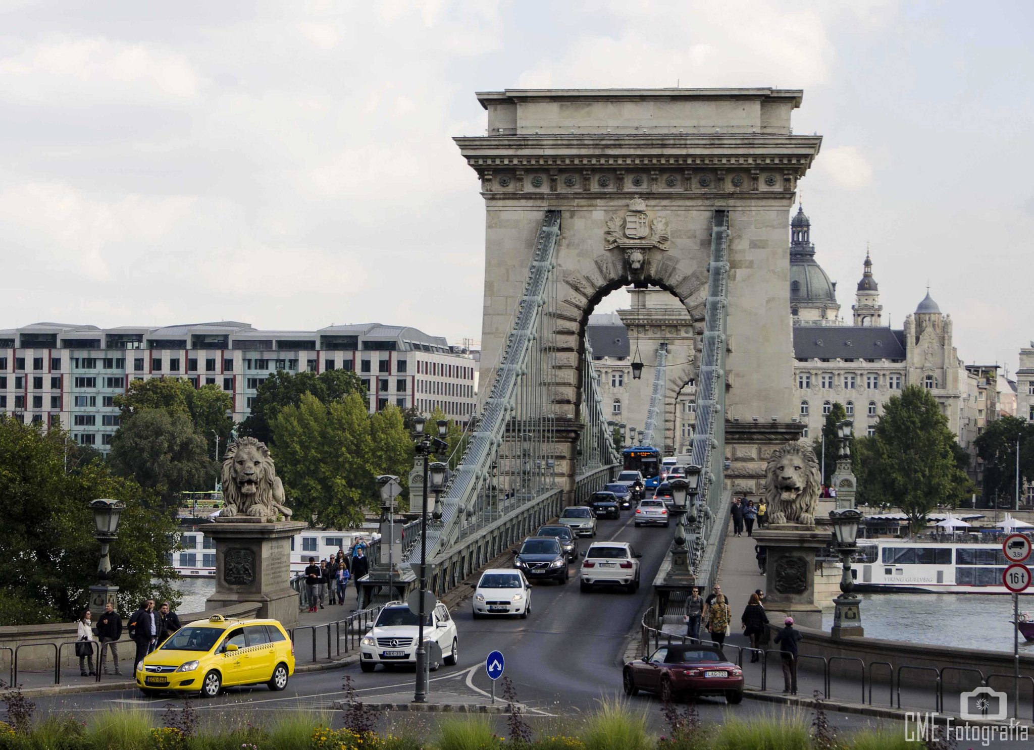 Nikon PC-E Nikkor 24mm F3.5D ED Tilt-Shift sample photo. Puente de las cadenas (budapest) photography