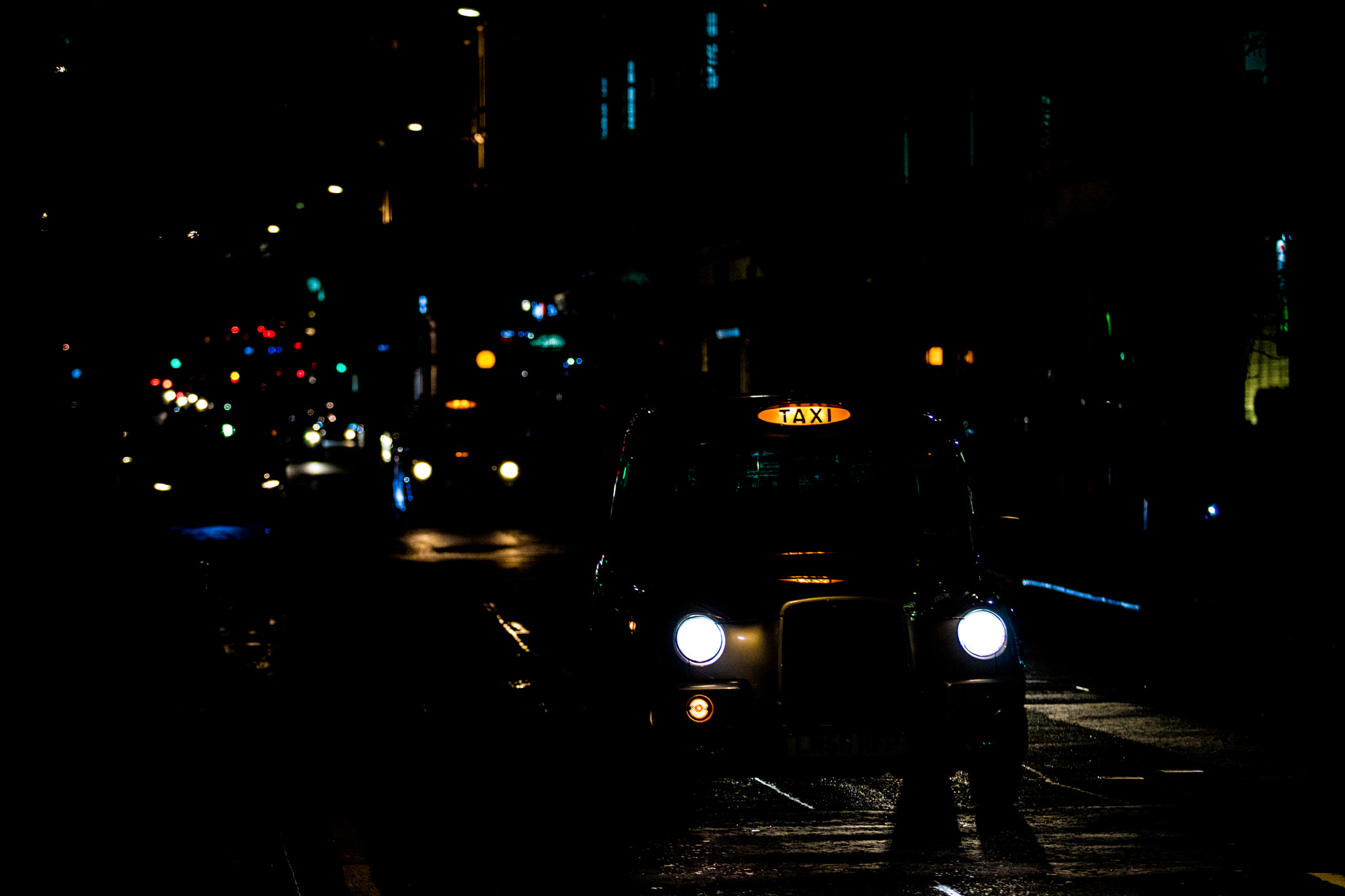 Canon EF 70-200mm F2.8L USM sample photo. Taxi photography