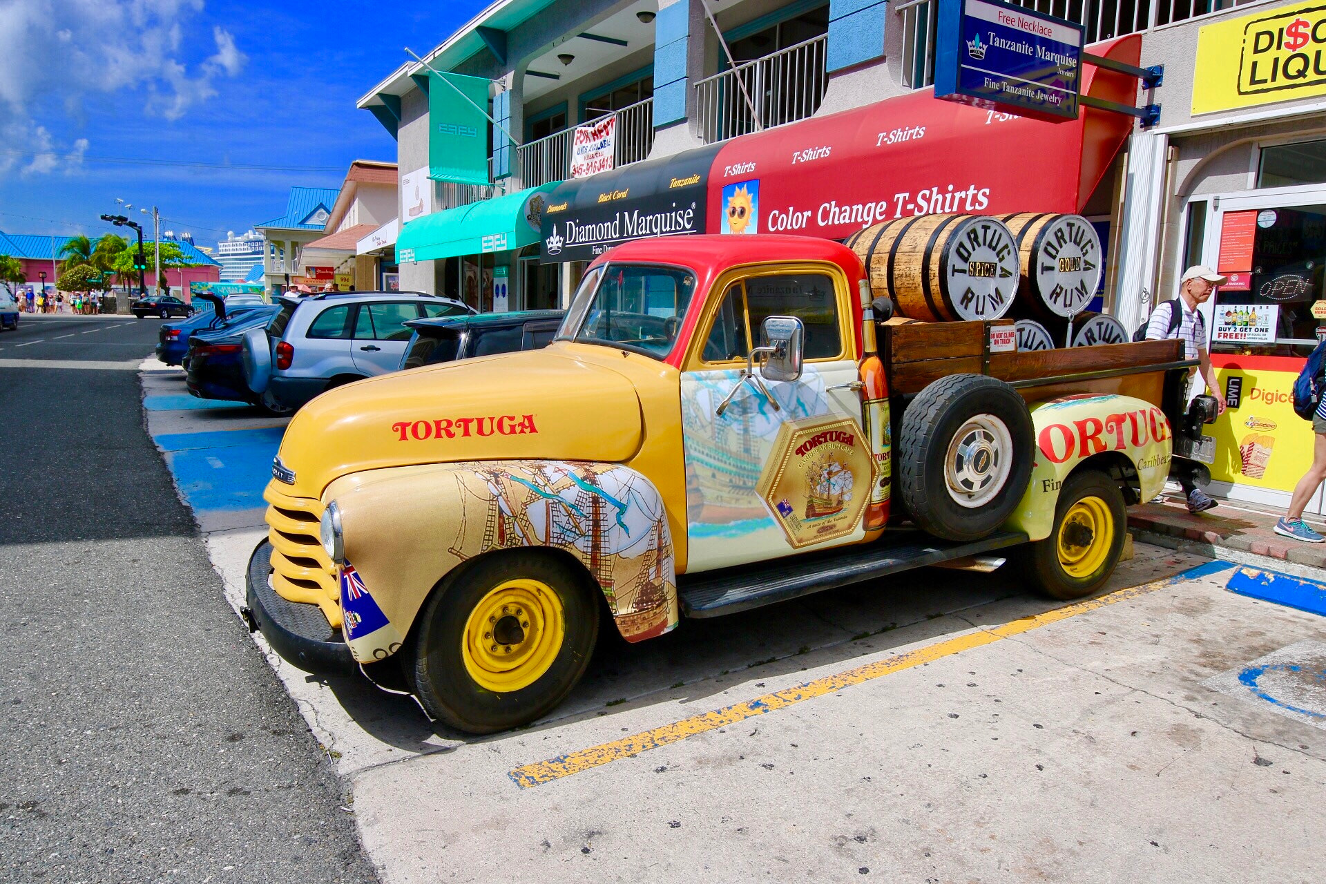 Canon EOS 760D (EOS Rebel T6s / EOS 8000D) + Canon EF 300mm f/2.8L sample photo. Rum truck on grand cayman. photography