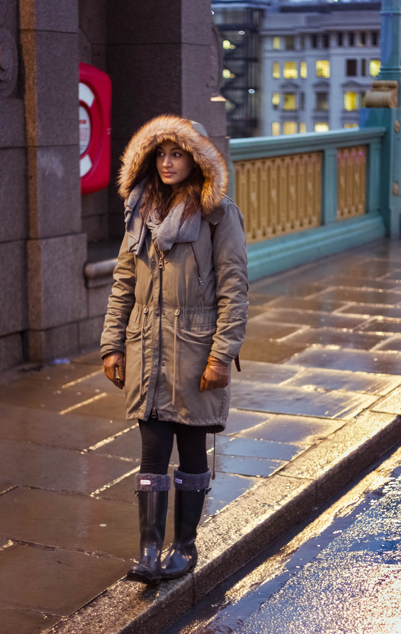Canon EOS 550D (EOS Rebel T2i / EOS Kiss X4) sample photo. Walking in the rain photography