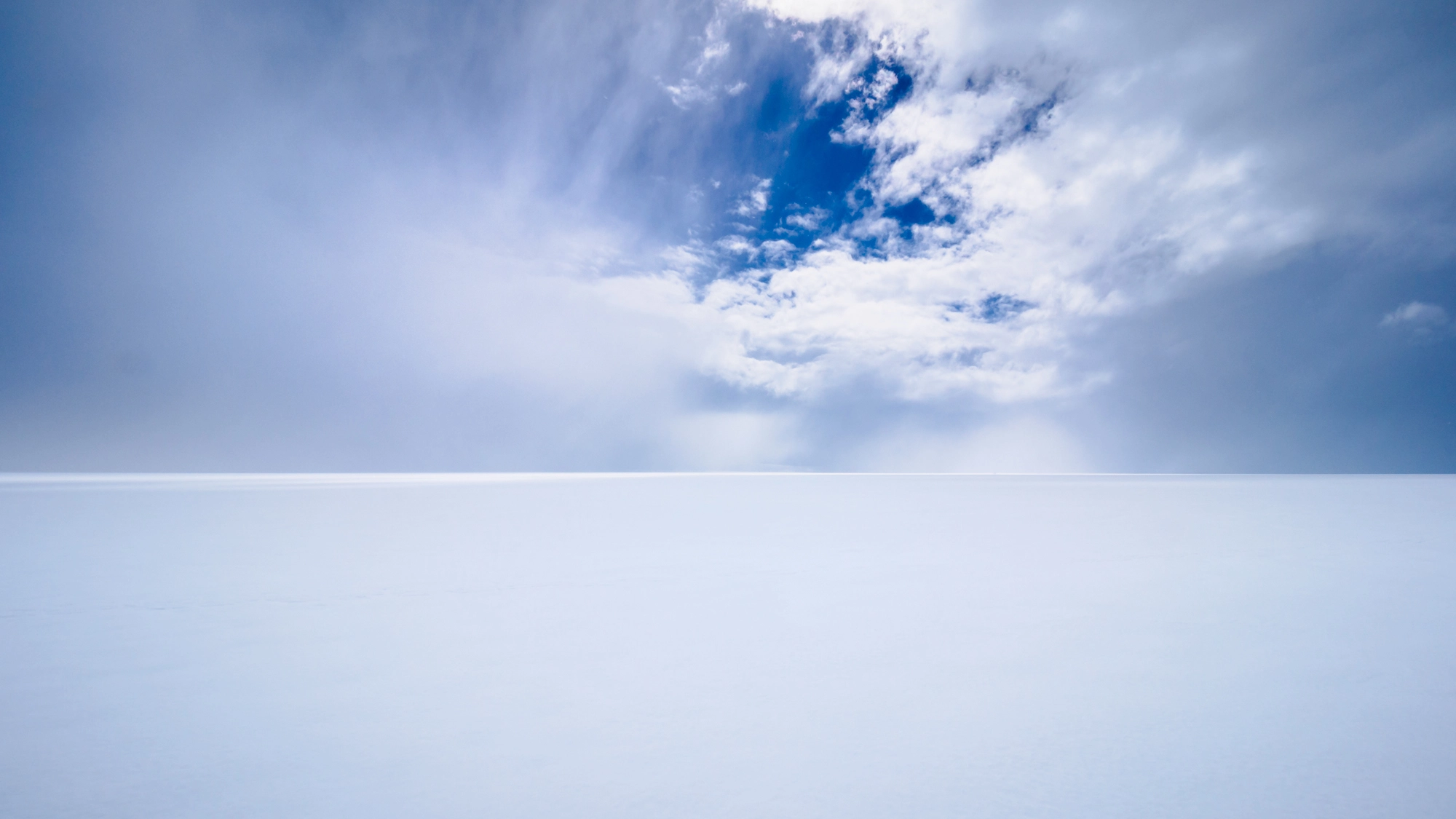 Olympus OM-D E-M5 II + Olympus M.Zuiko Digital ED 7-14mm F2.8 PRO sample photo. Endless icecap photography