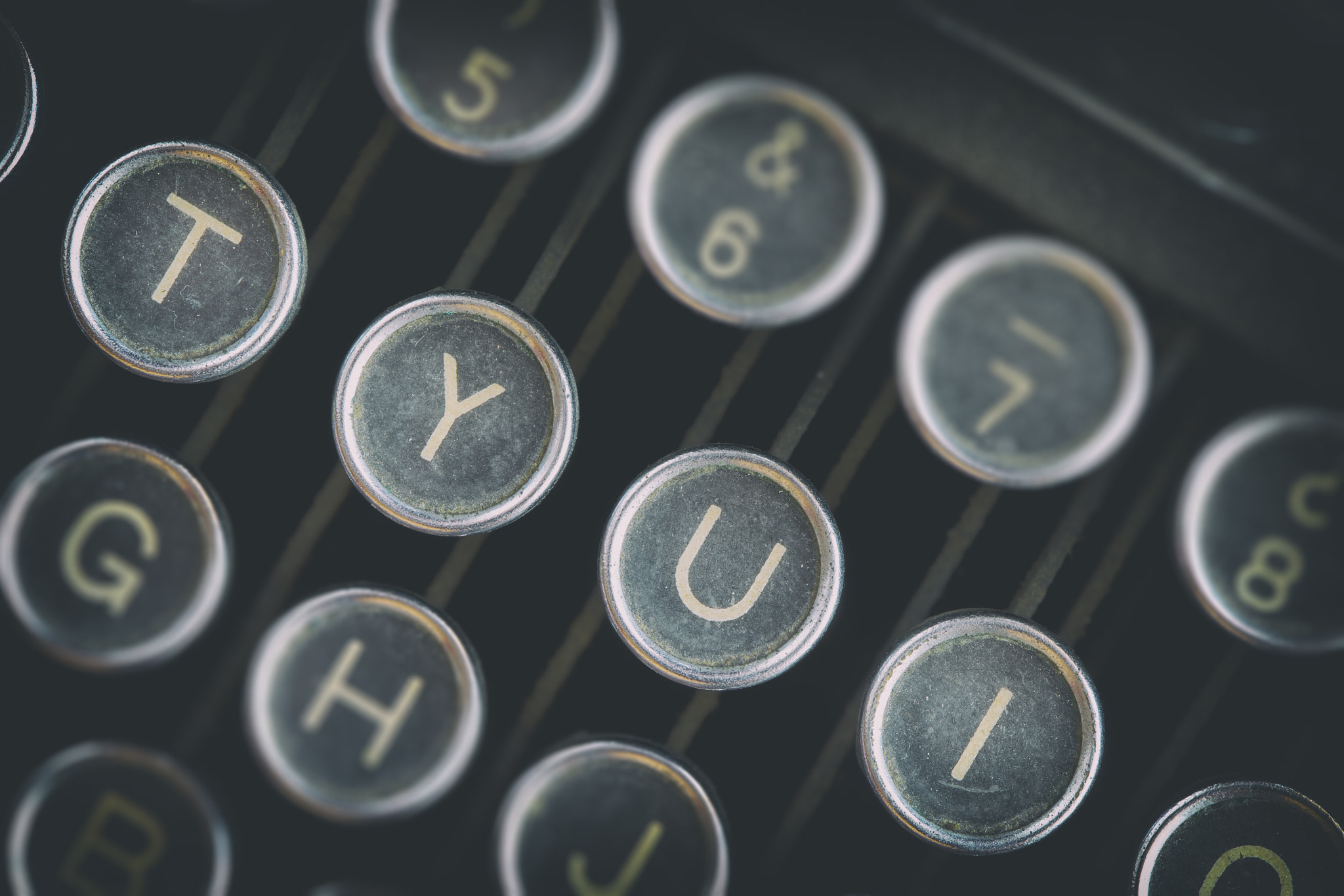 Canon EF 100mm F2.8 Macro USM sample photo. Keyboard of retro printer photography