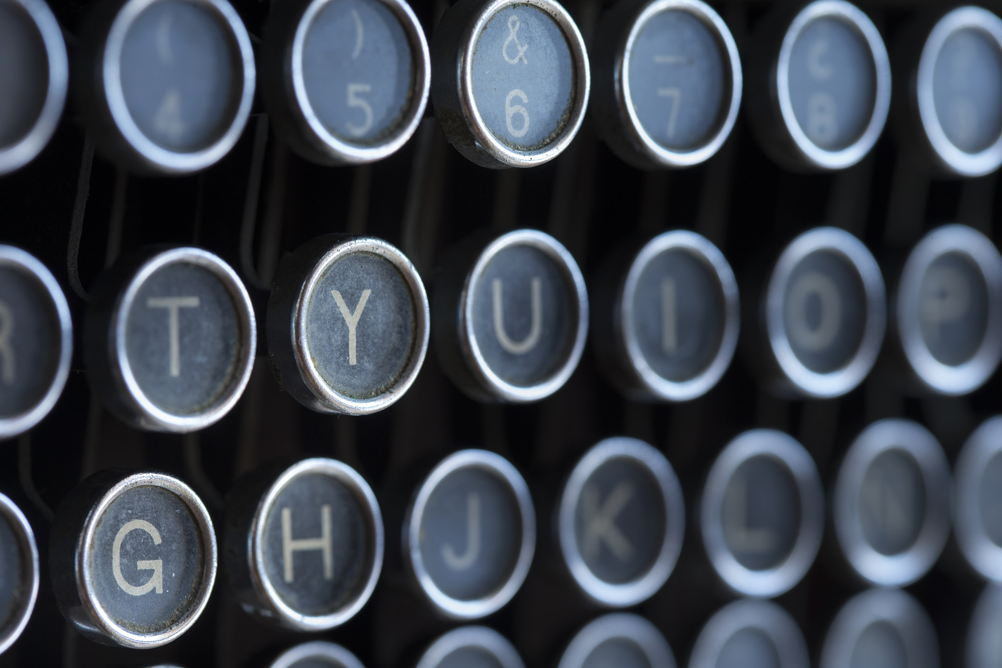 Canon EF 100mm F2.8 Macro USM sample photo. Keyboard of retro printer photography