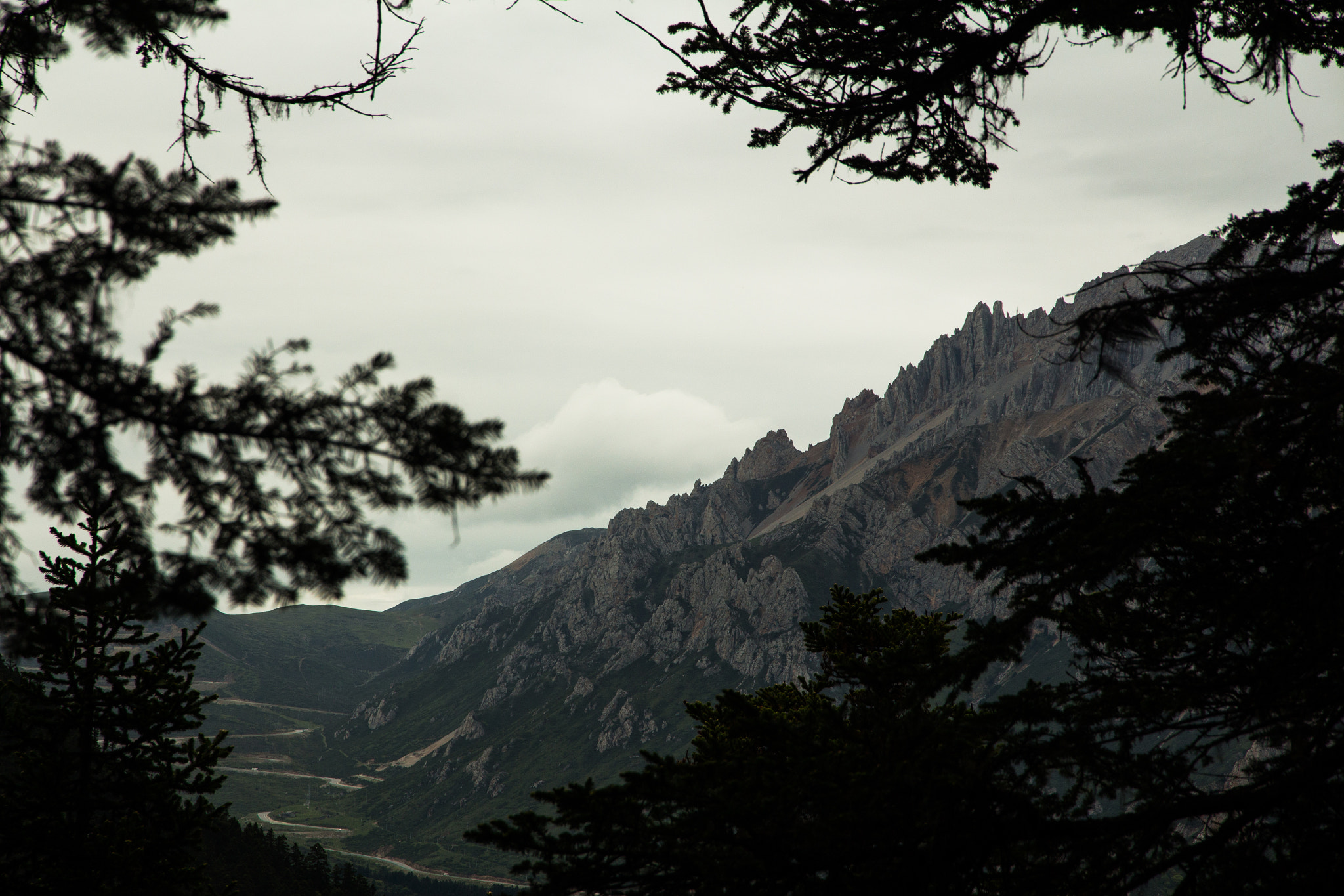 Canon EOS 650D (EOS Rebel T4i / EOS Kiss X6i) sample photo. Mountain road photography