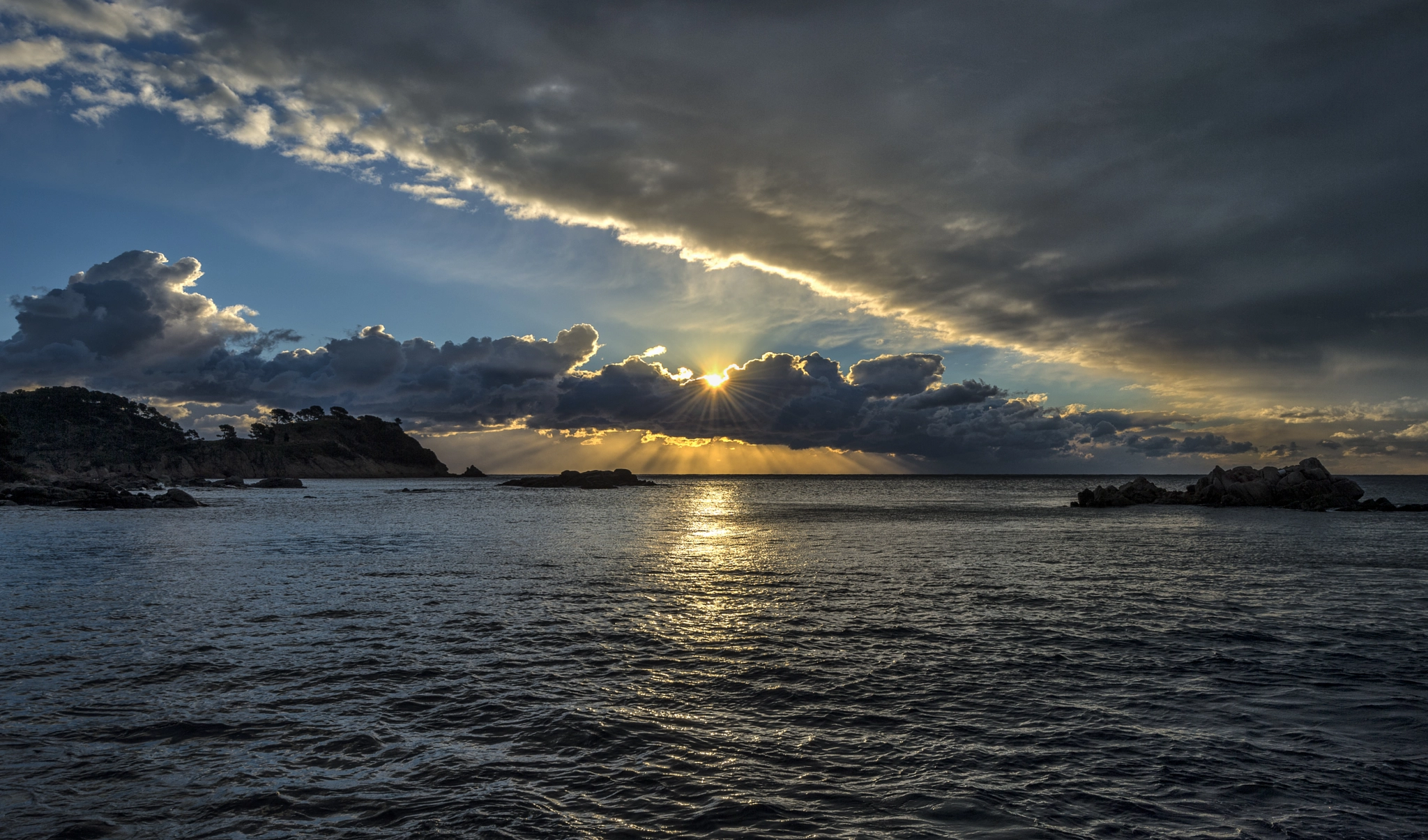 Nikon AF-S Nikkor 16-35mm F4G ED VR sample photo. Late sunrise photography