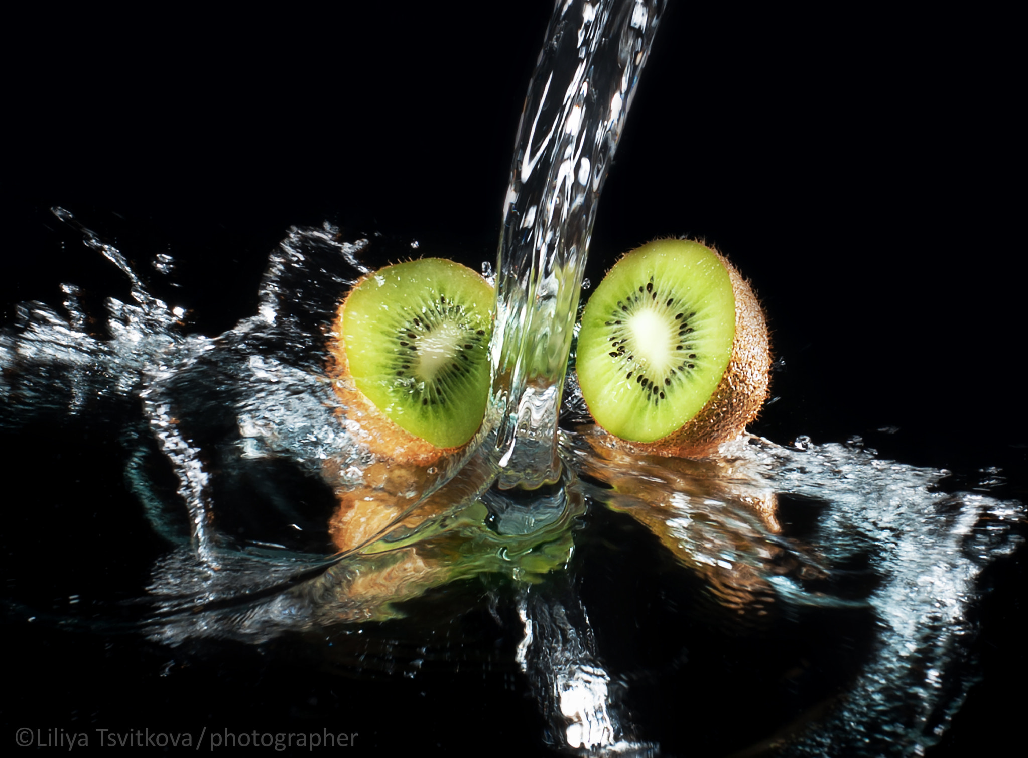 ZEISS Planar T* 50mm F1.4 sample photo. Kiwi in water photography