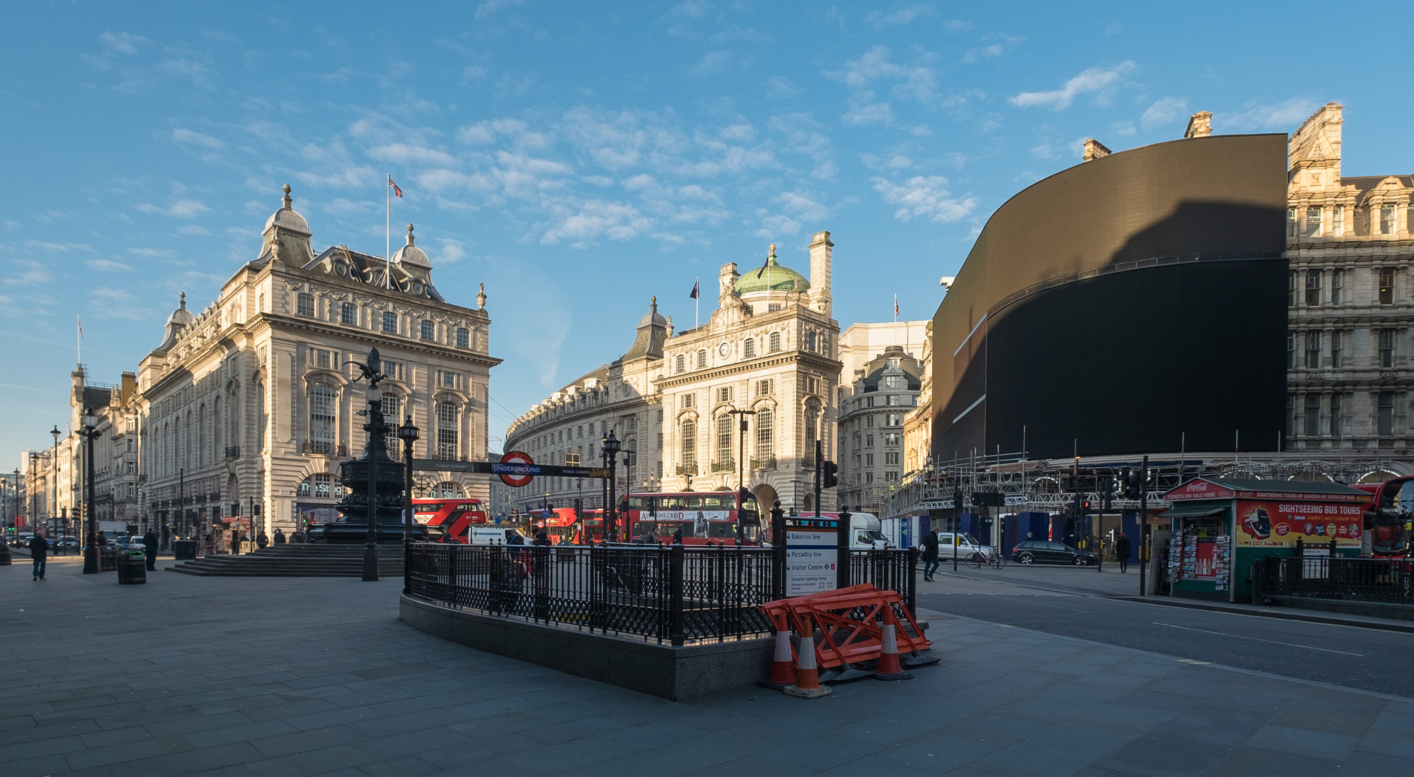 Fujifilm X-E2 + Fujifilm XF 10-24mm F4 R OIS sample photo. Black board | piccadilly circus photography