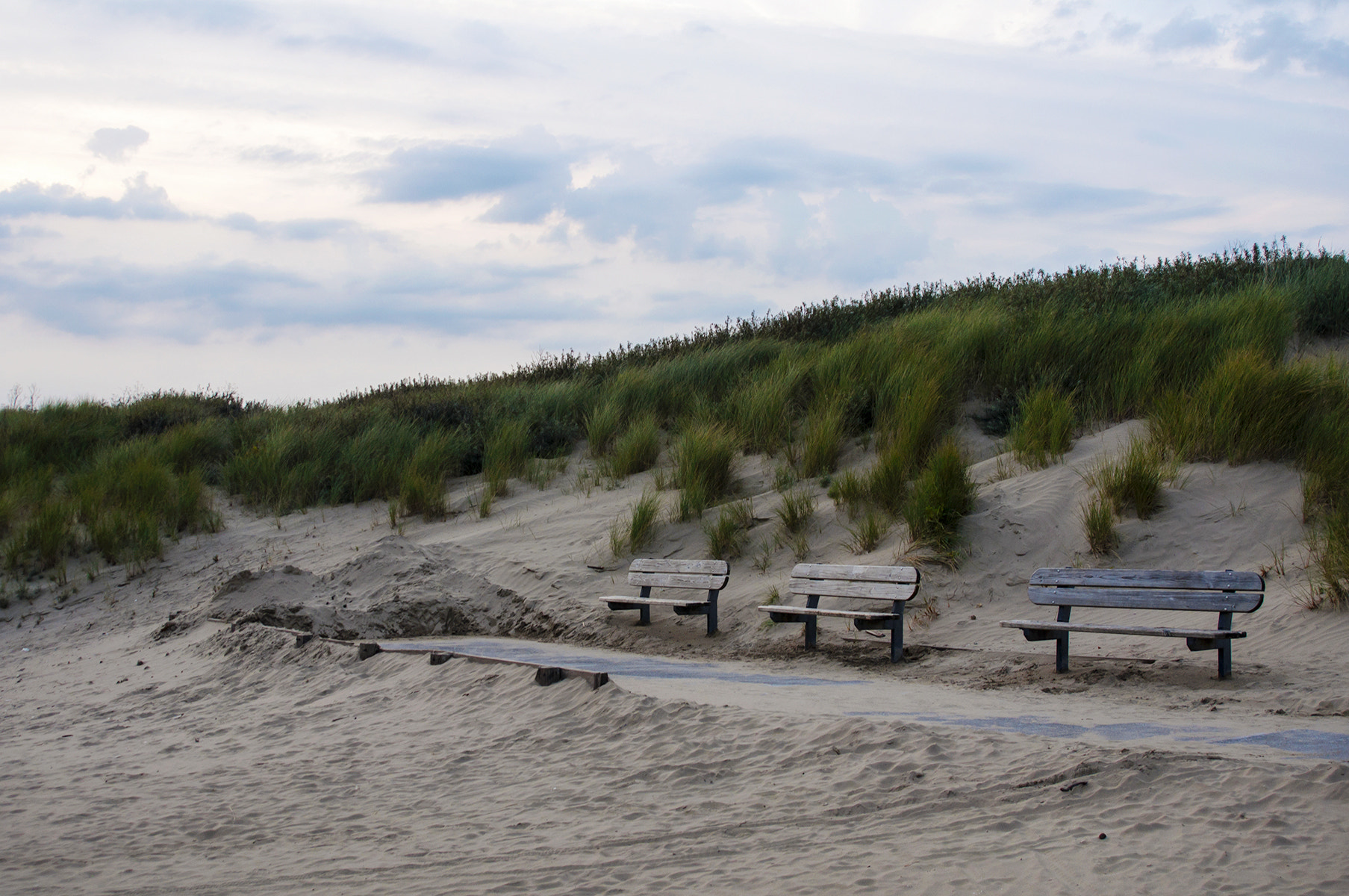 AF Zoom-Nikkor 28-105mm f/3.5-4.5D IF sample photo. Grandpa's beach photography