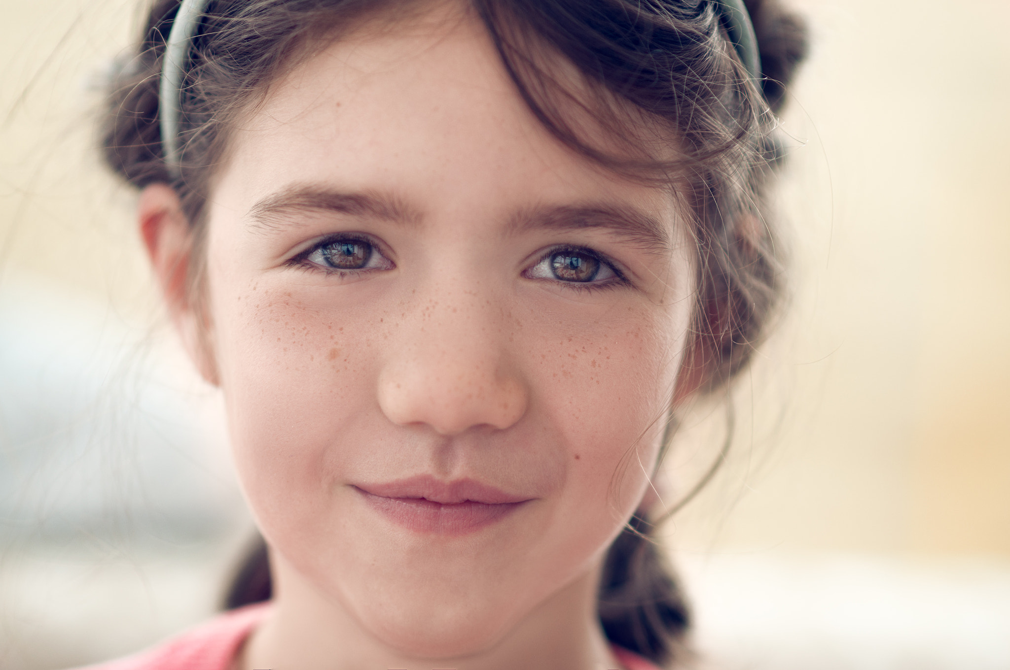 Nikon D90 + Nikon AF-S Nikkor 85mm F1.8G sample photo. Child portrait photography