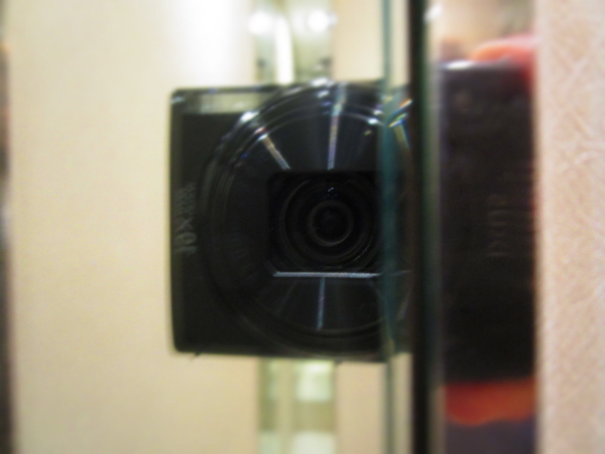 Canon PowerShot ELPH 190 IS (IXUS 180 / IXY 190) sample photo. Camera in the mirror photography