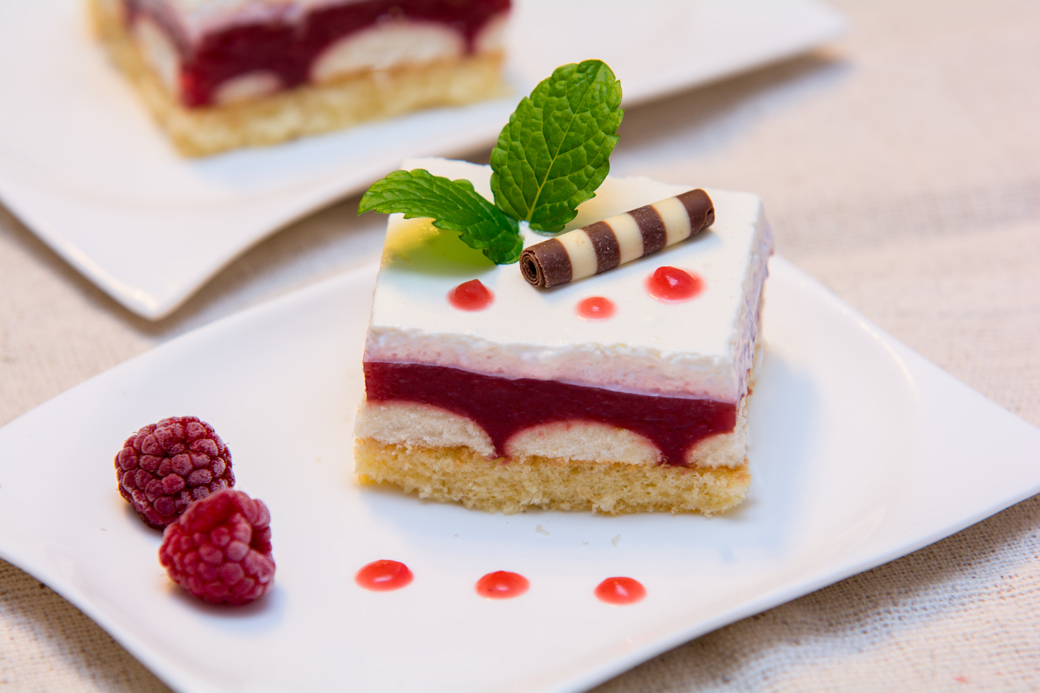 Sigma 70-200mm F2.8 EX DG Macro HSM II sample photo. Raspberry cake photography