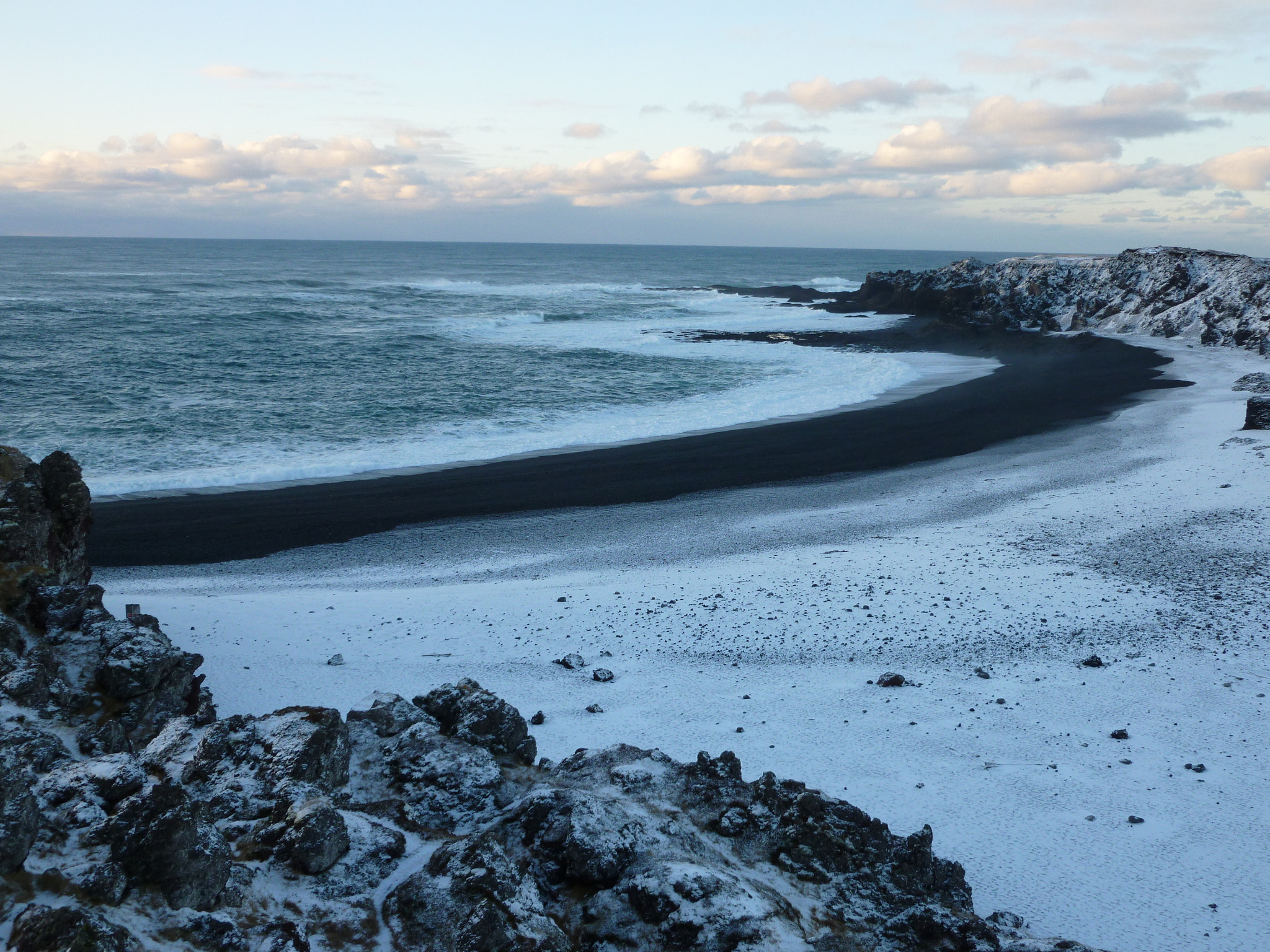 Panasonic Lumix DMC-FH25 (Lumix DMC-FS35) sample photo. Black sands, rough seas photography