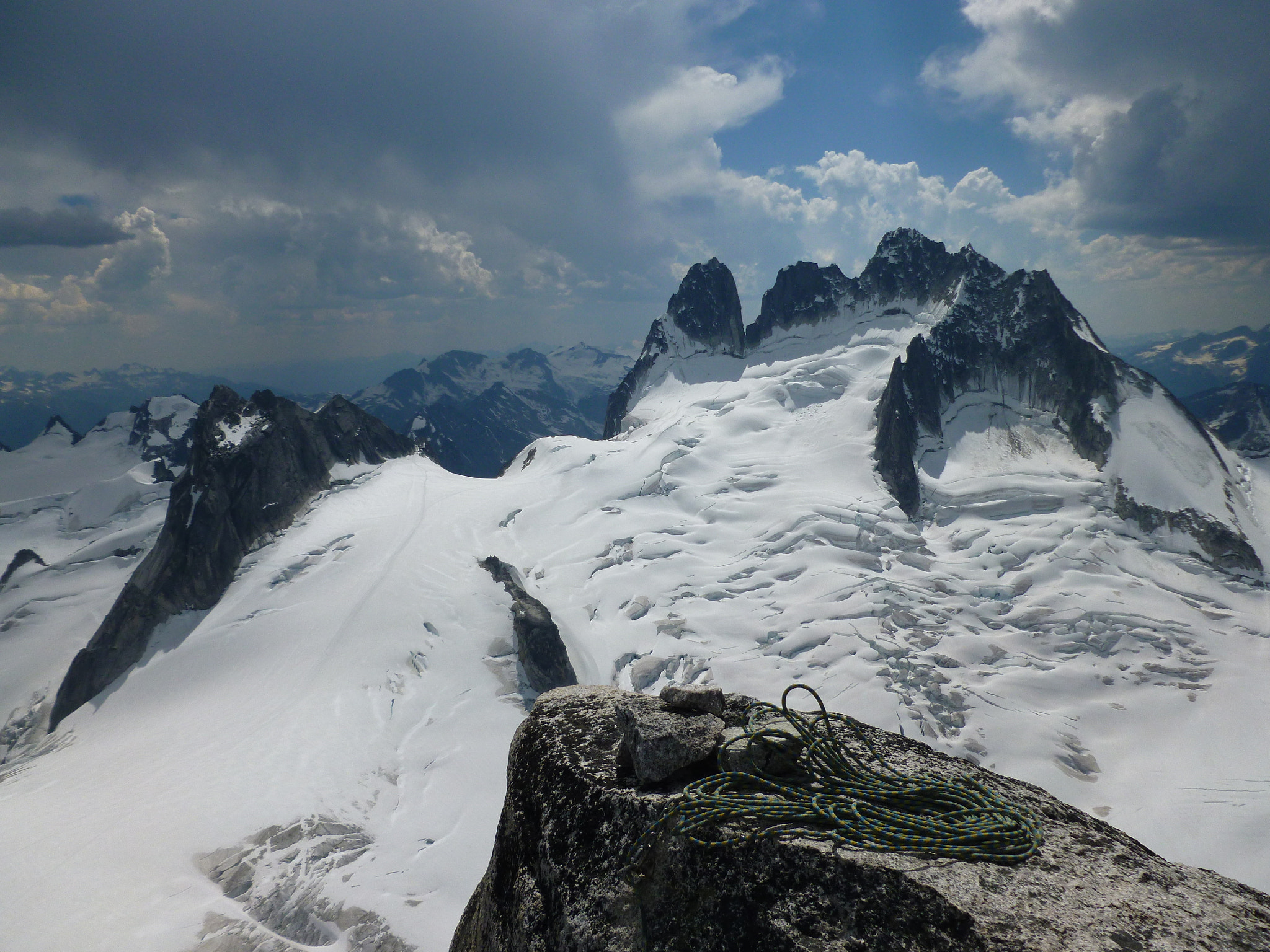 Panasonic Lumix DMC-FH25 (Lumix DMC-FS35) sample photo. Pigeon and howsers from bugaboo spire photography