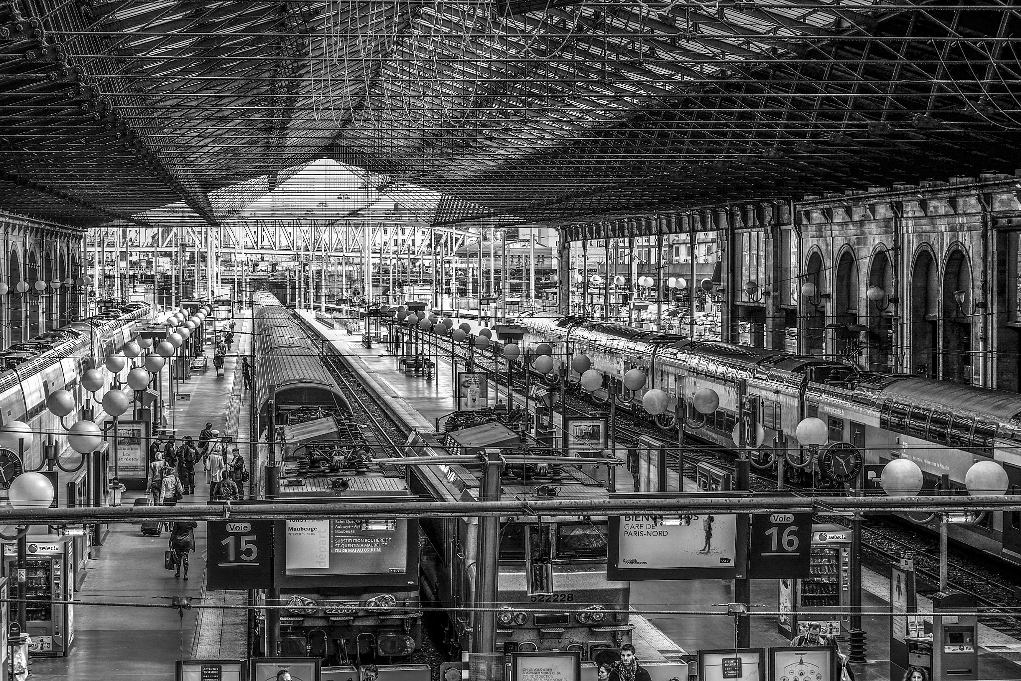 Fujifilm XC 16-50mm F3.5-5.6 OIS sample photo. Euro star train terminal photography