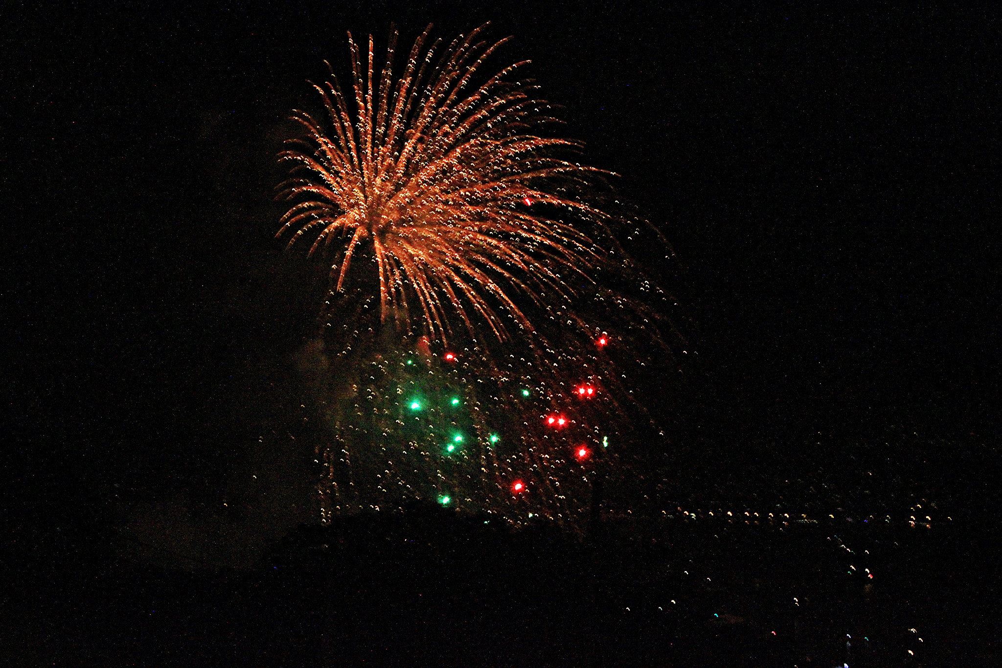 Canon EF-S 18-55mm F3.5-5.6 II sample photo. Luces de noche  photography