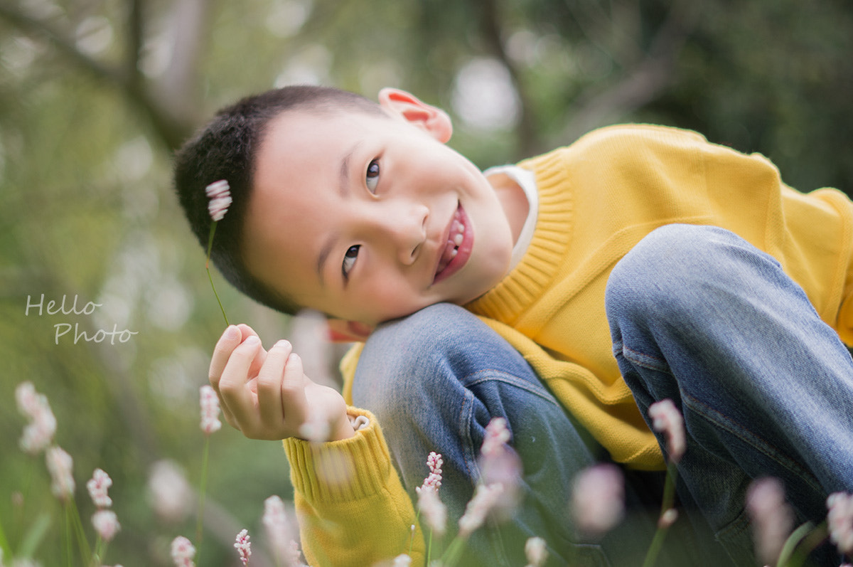 50mm F1.8 sample photo. Boy photography