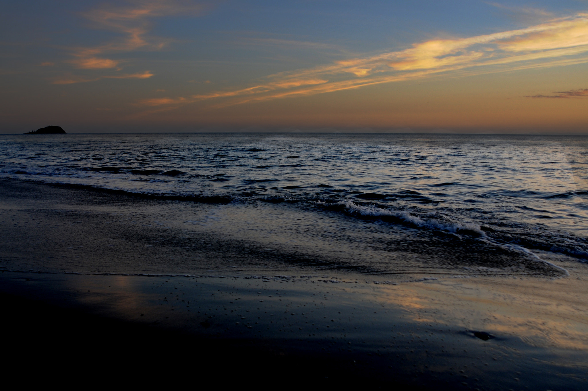 AF Zoom-Nikkor 24-120mm f/3.5-5.6D IF sample photo. Between reality photography