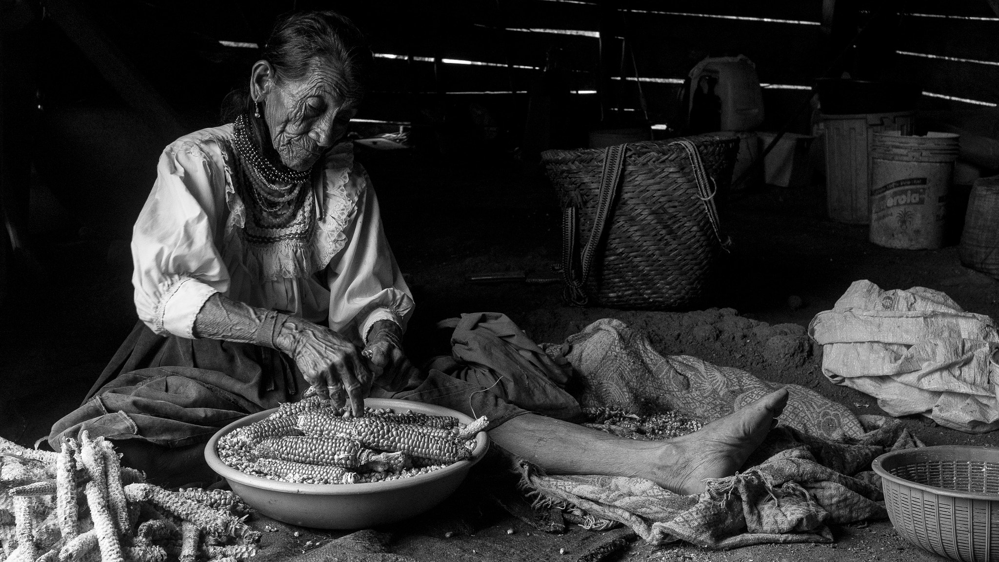 Panasonic Lumix DMC-GH4 + Panasonic Lumix G 20mm F1.7 ASPH sample photo. Mujer de lamas ( 2017 ) photography