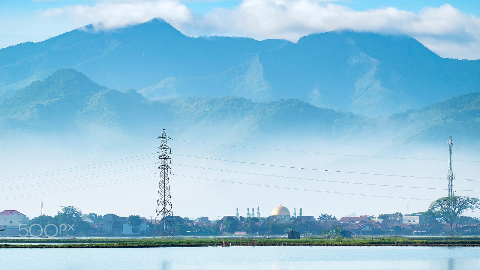 Fujifilm X-M1 + Fujifilm XC 50-230mm F4.5-6.7 OIS II sample photo. Transmission tower standing majestically photography