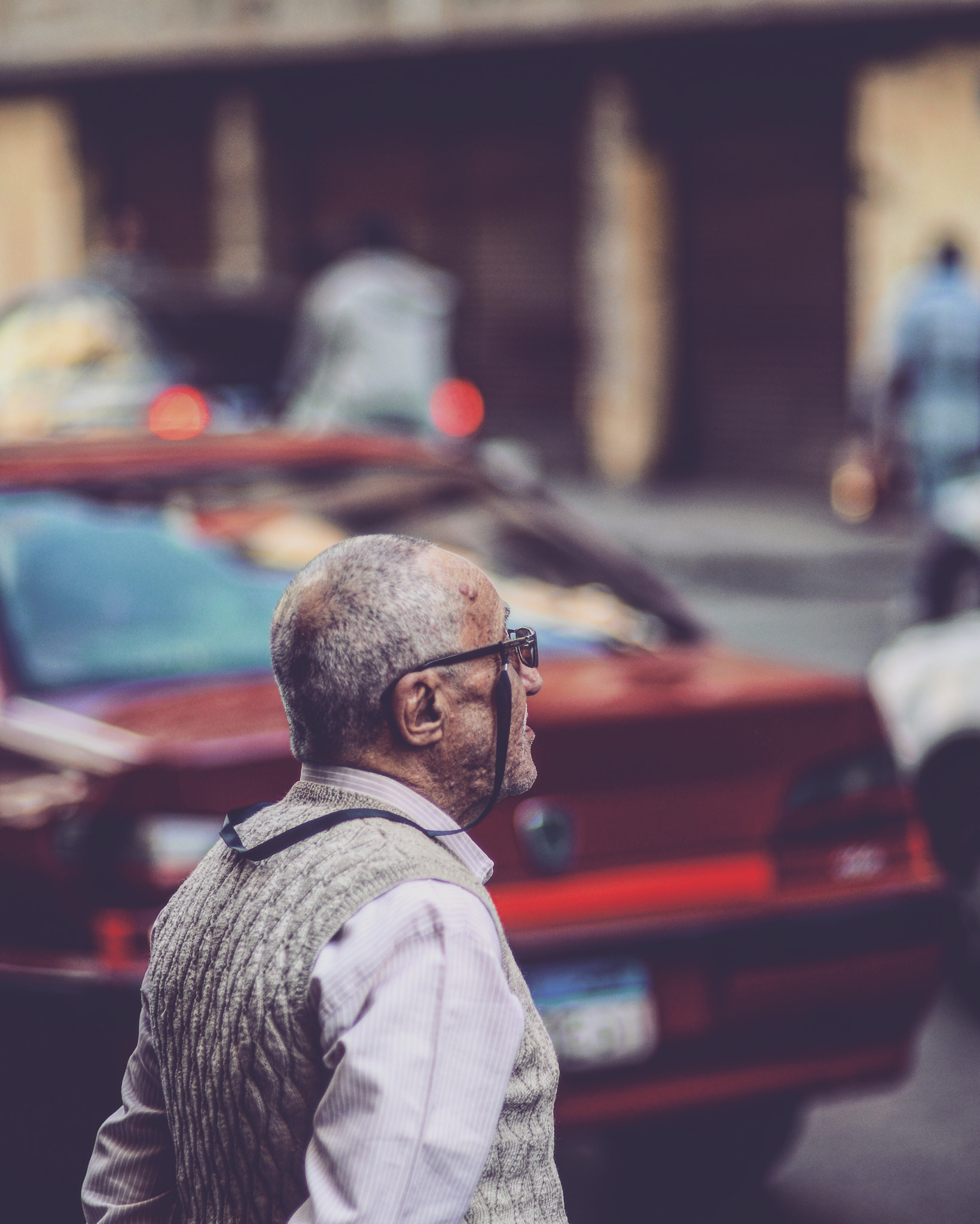 Nikon D7000 + Sigma 85mm F1.4 EX DG HSM sample photo. Old man waiting to cross the road photography