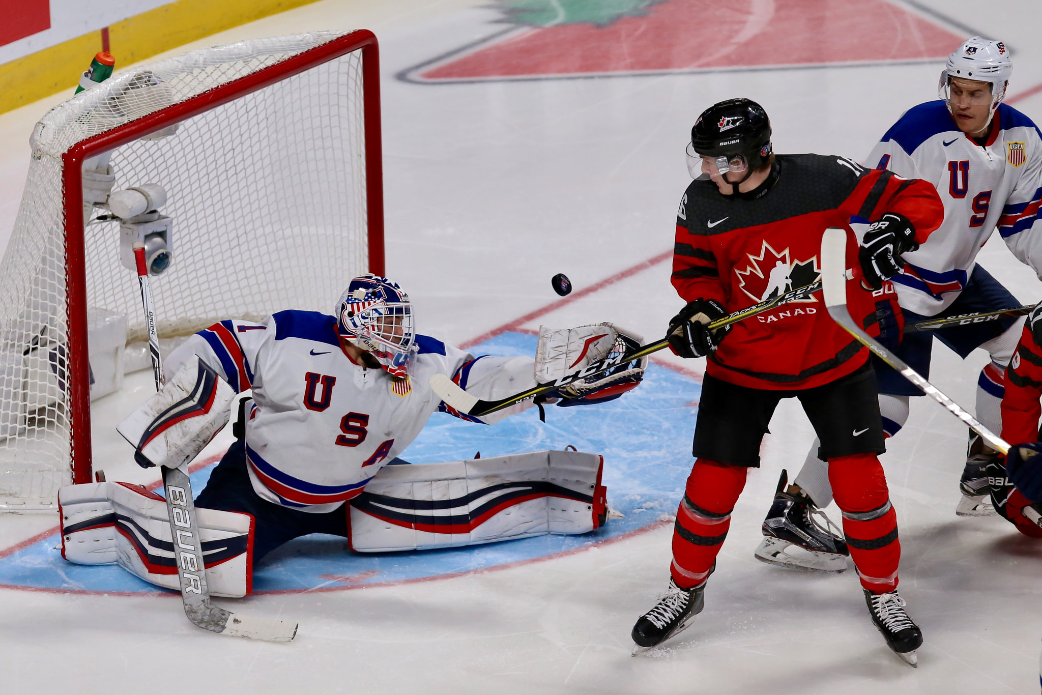 Canon EF 300mm F2.8L IS USM sample photo. Glover save at the wjc 2017 in montreal, canada photography