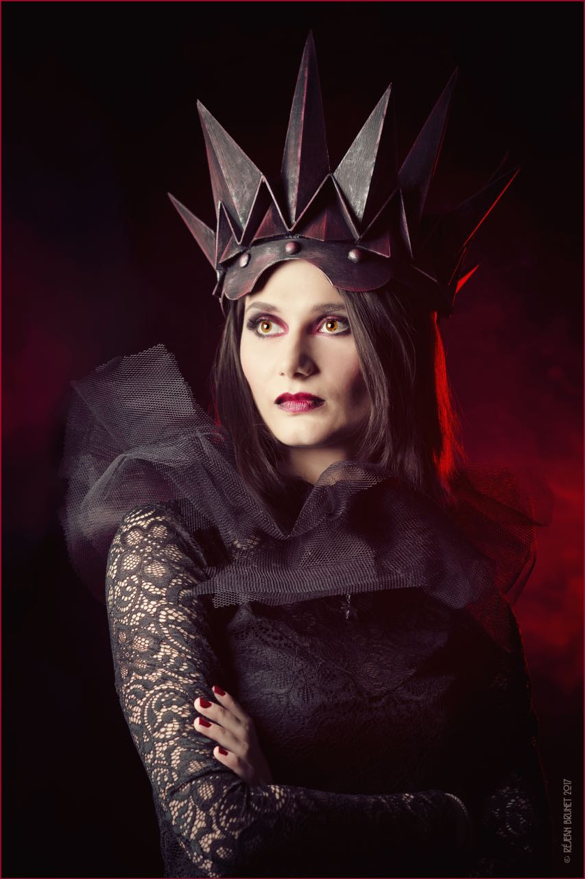 AF DC-Nikkor 135mm f/2D sample photo. Mist and crown photography