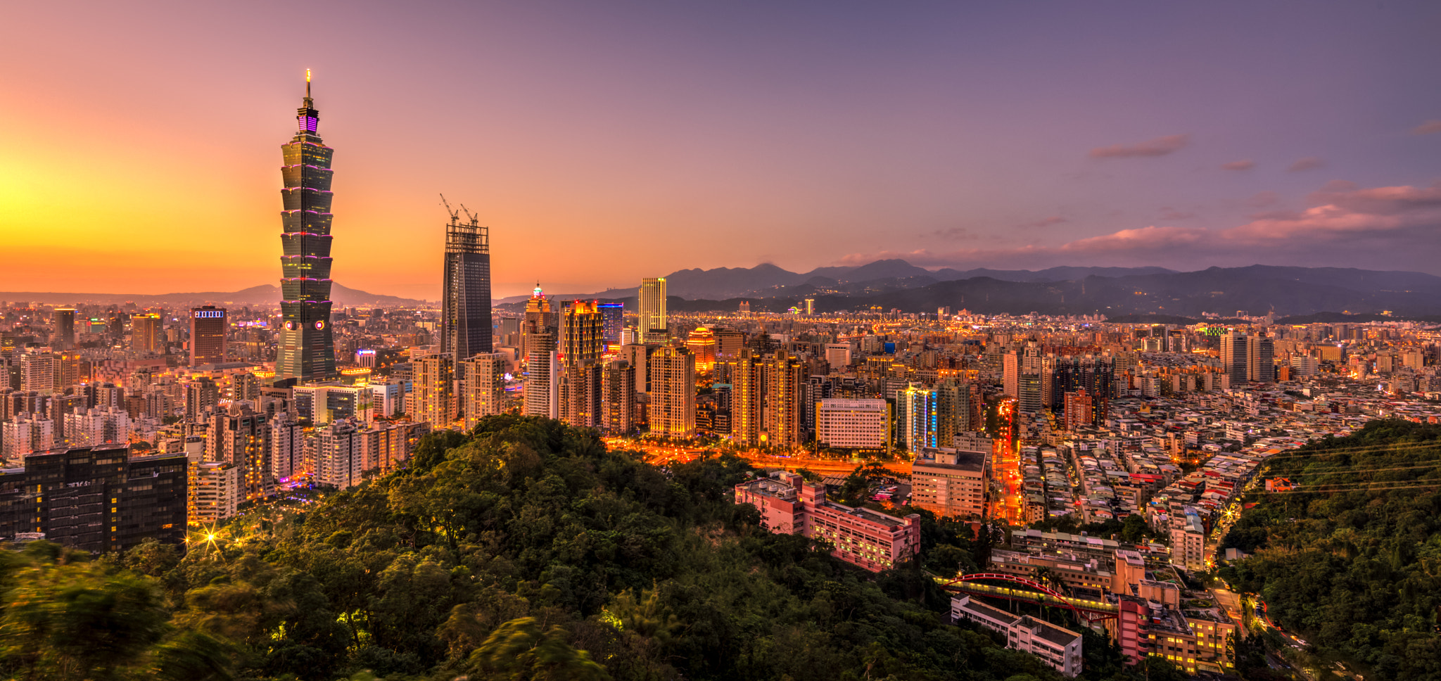 Canon TS-E 17mm F4L Tilt-Shift sample photo. Taipei at sunset photography