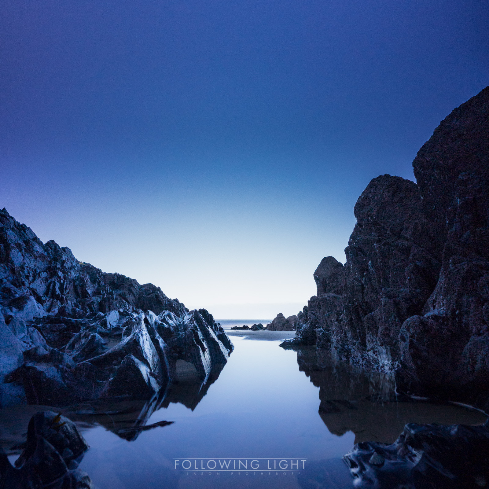 ZEISS Batis 18mm F2.8 sample photo. Opposing rocks photography