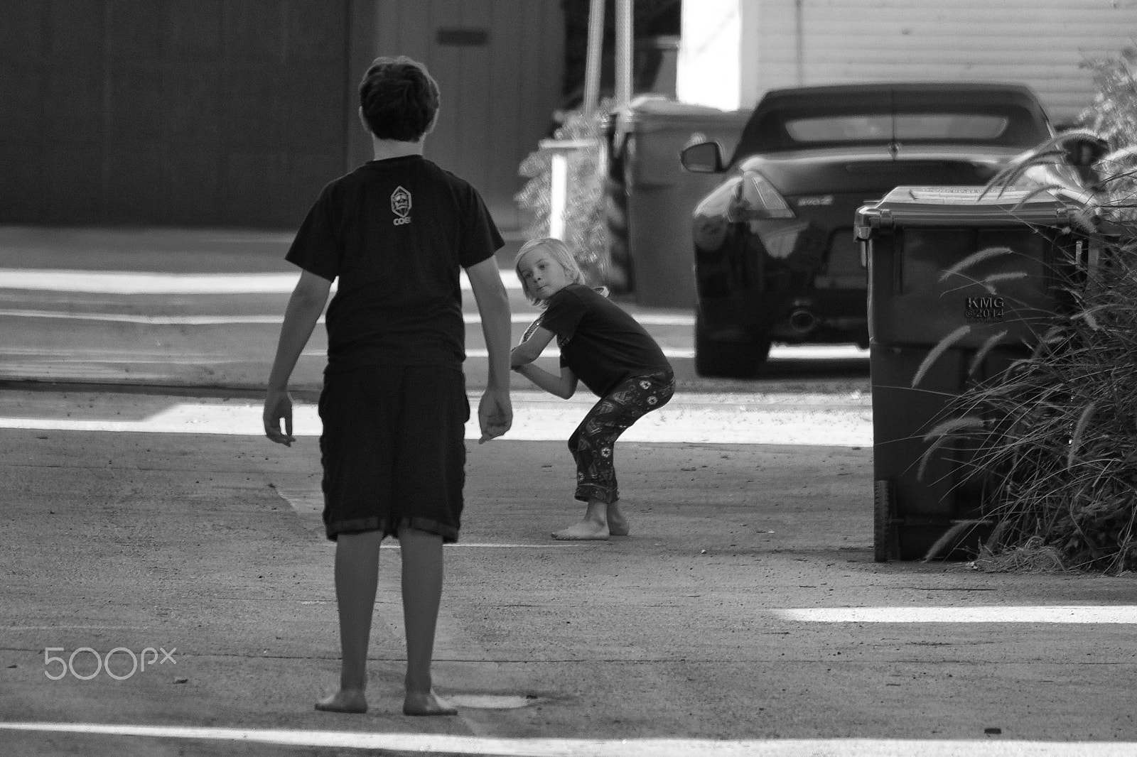 Nikon AF-S DX Nikkor 55-300mm F4.5-5.6G ED VR sample photo. Playing ball in black and white o photography