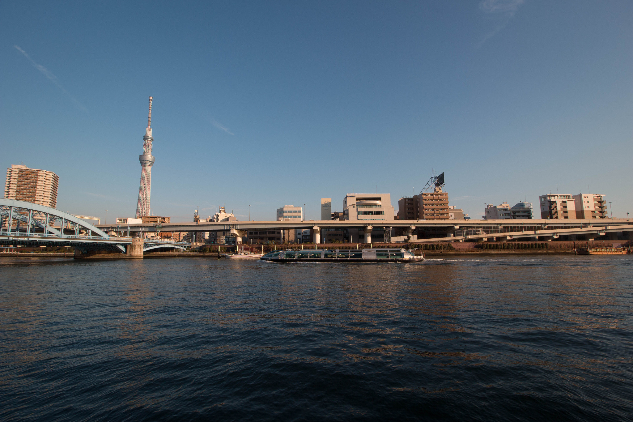 Canon EOS 100D (EOS Rebel SL1 / EOS Kiss X7) sample photo. Yamanote loop photography