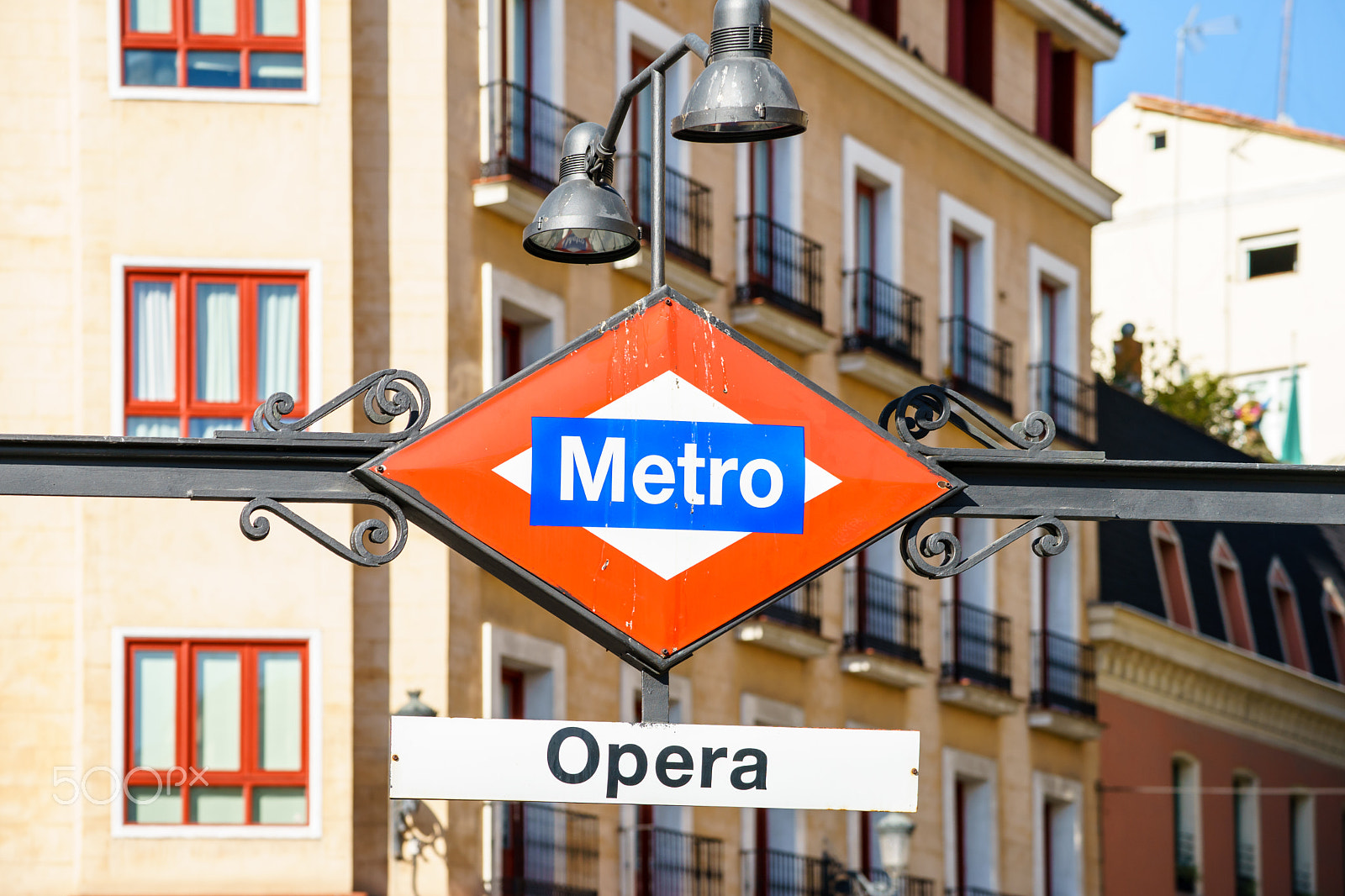 Sony a7 II + Tamron SP 70-300mm F4-5.6 Di USD sample photo. Lozenge metro sign photography