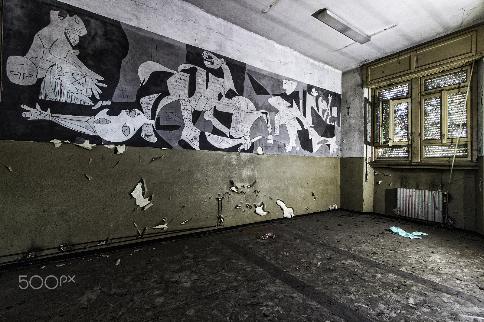 Canon EF-S 10-22mm F3.5-4.5 USM sample photo. The guernica room photography