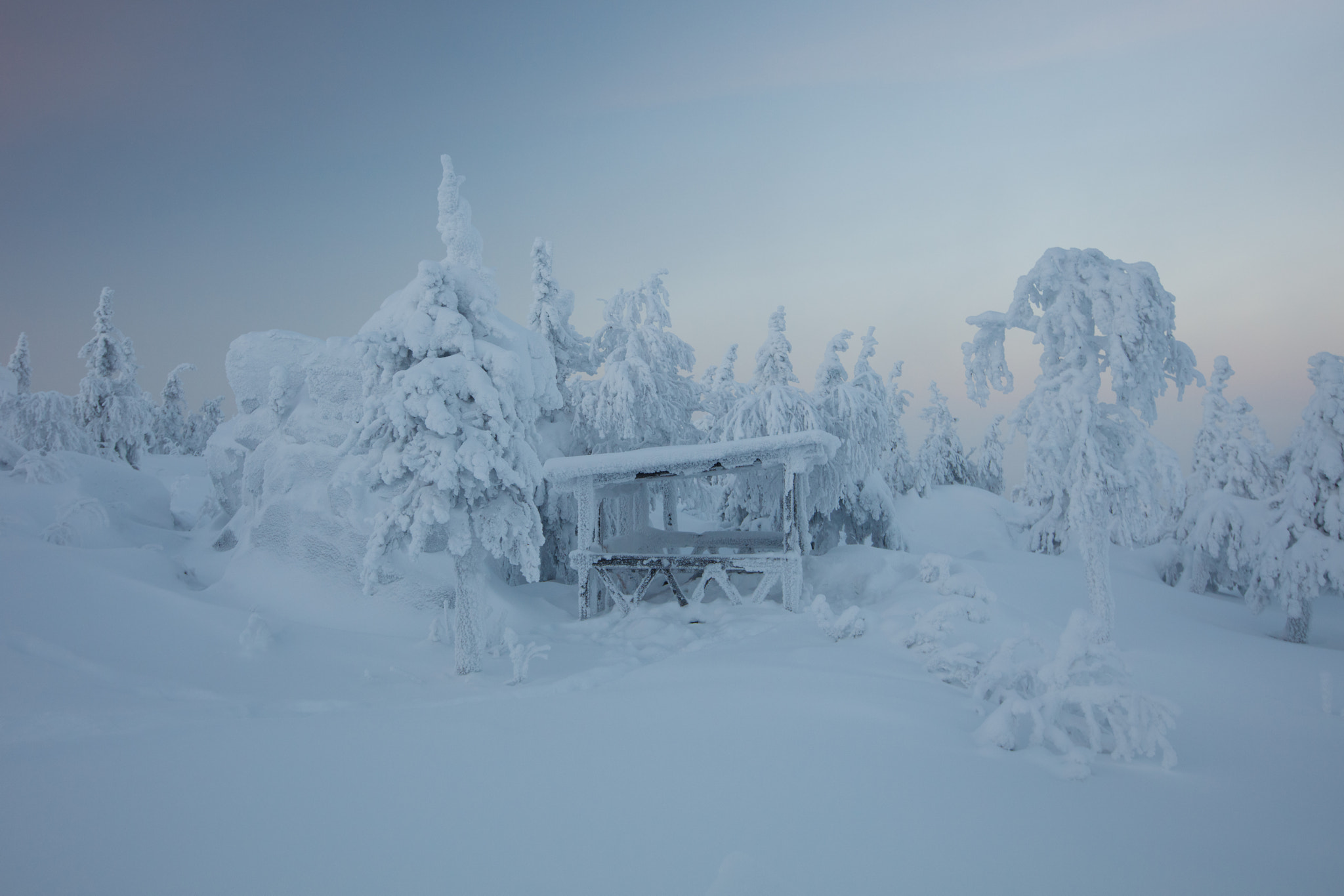 Canon EF 16-35mm F2.8L II USM sample photo. A hut on the top of kachkanar mountain photography