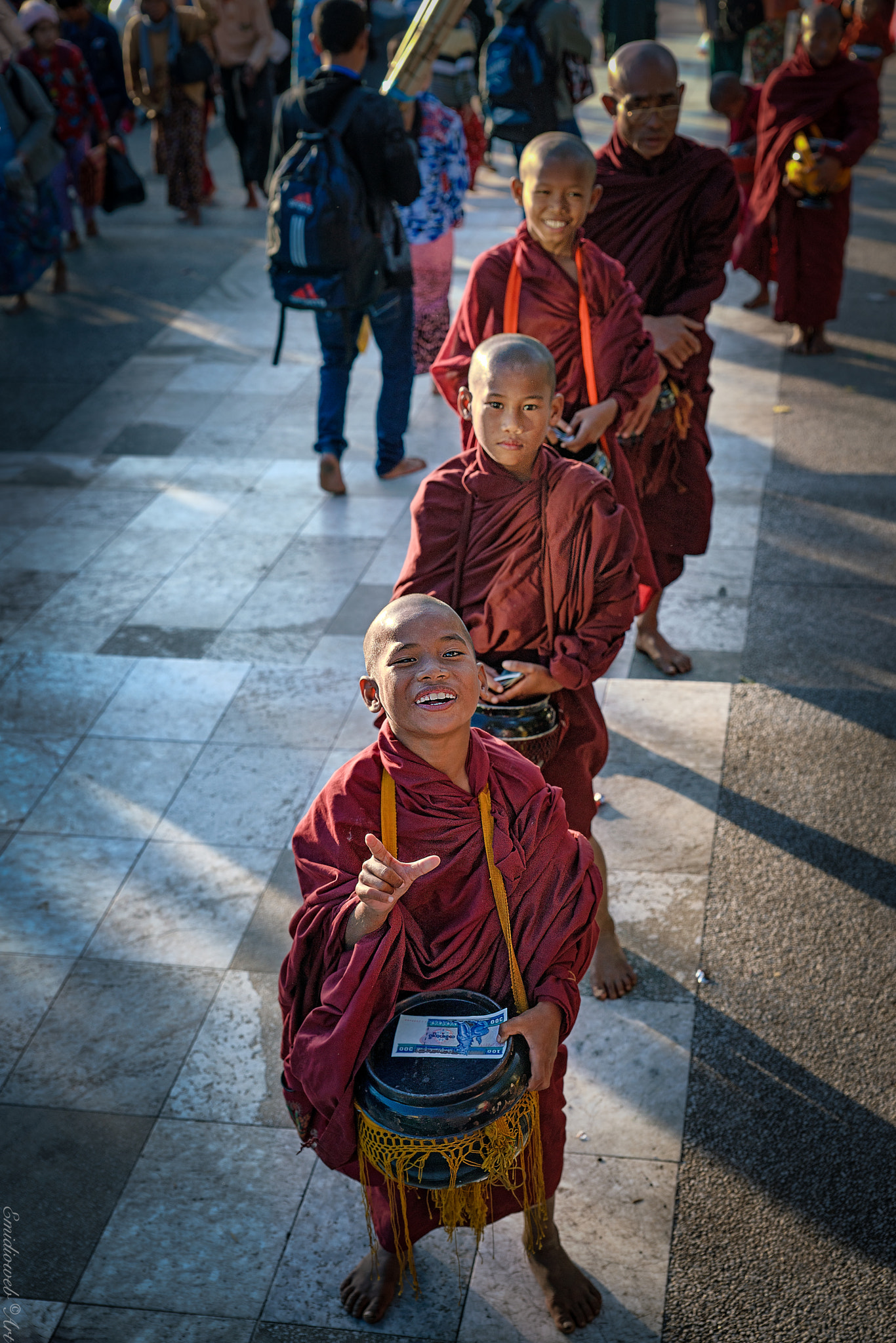 Sony a99 II + Sony Vario-Sonnar T* 24-70mm F2.8 ZA SSM II sample photo. Birmania buddhist munks at golden rock photography