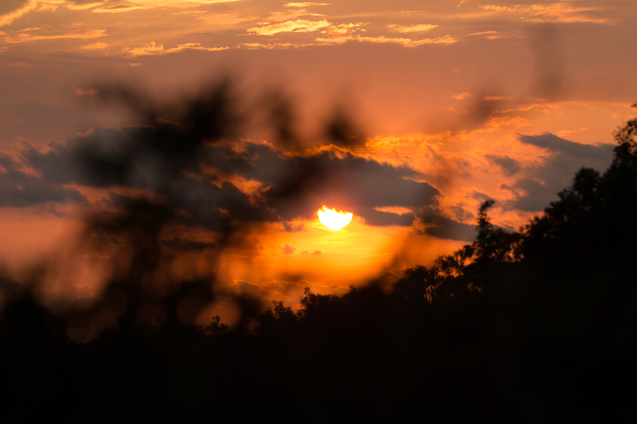 Canon EOS 100D (EOS Rebel SL1 / EOS Kiss X7) + Tamron SP 35mm F1.8 Di VC USD sample photo. Sunset in menorca iii photography