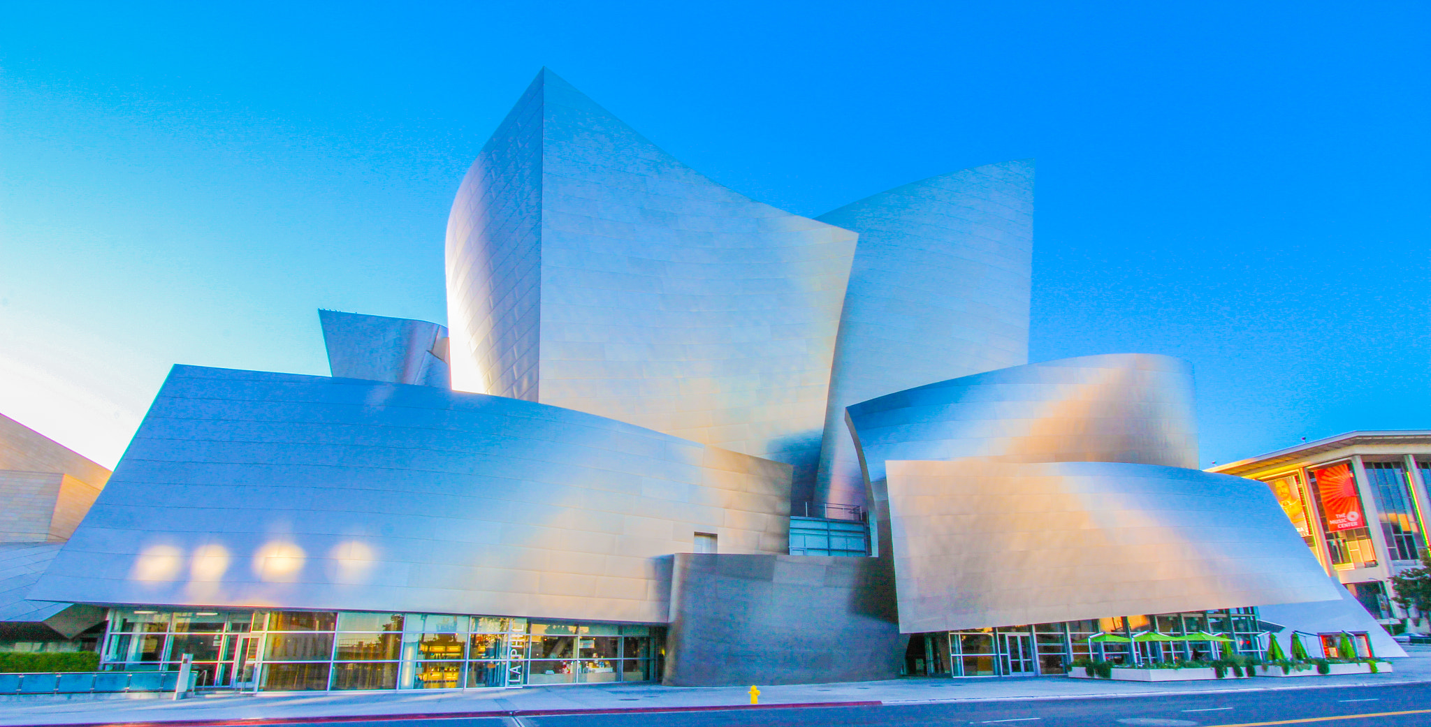 Canon EF-S 10-22mm F3.5-4.5 USM sample photo. Los angeles walt disney concert hall photography