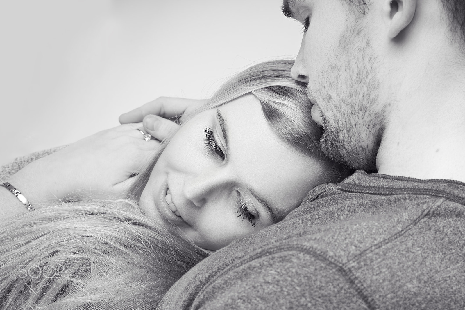 Sony Sonnar T* FE 55mm F1.8 ZA sample photo. Engagement photography