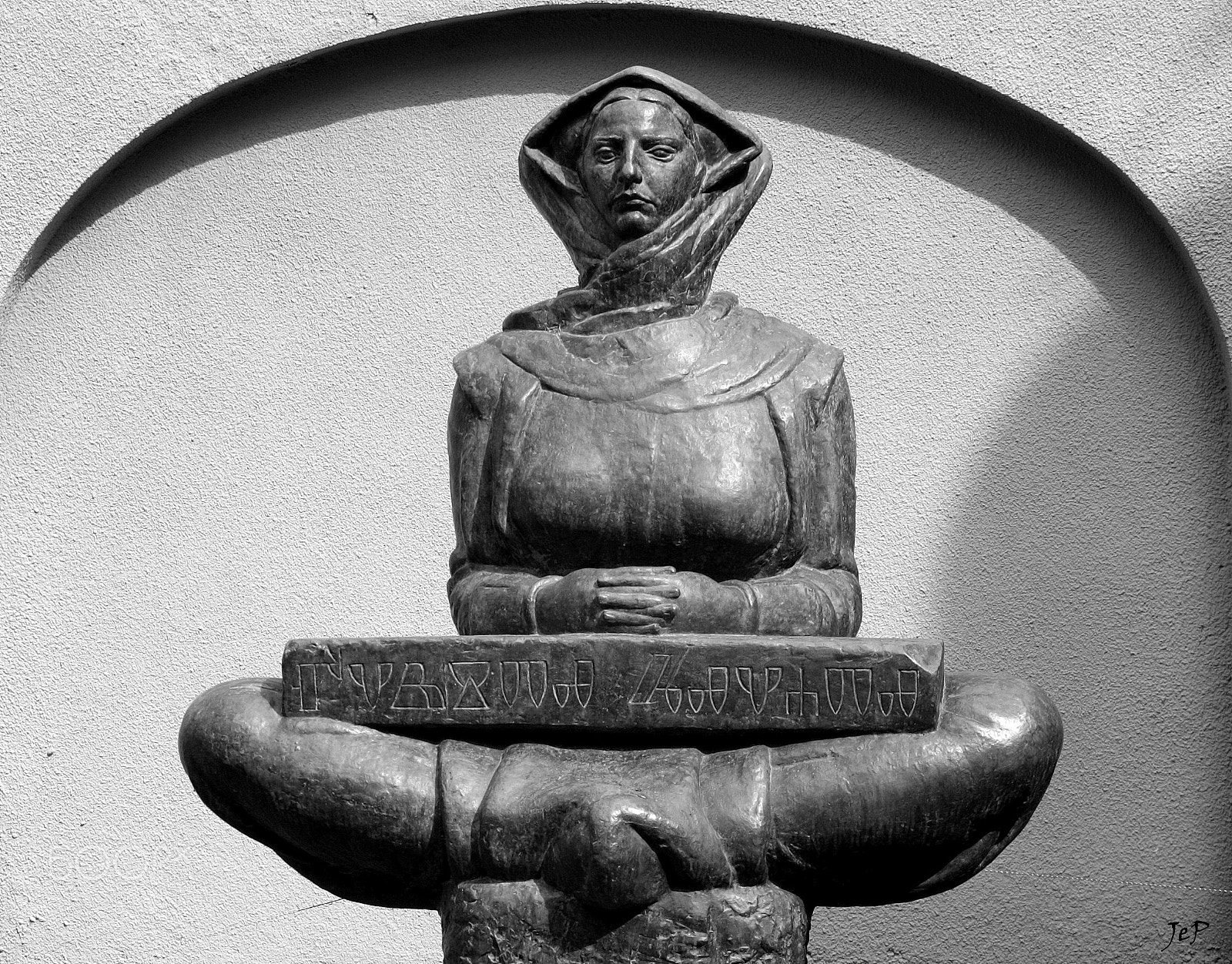 Canon EOS 1000D (EOS Digital Rebel XS / EOS Kiss F) sample photo. History of croatians - povijest hrvata (ivan mestrovic) photography
