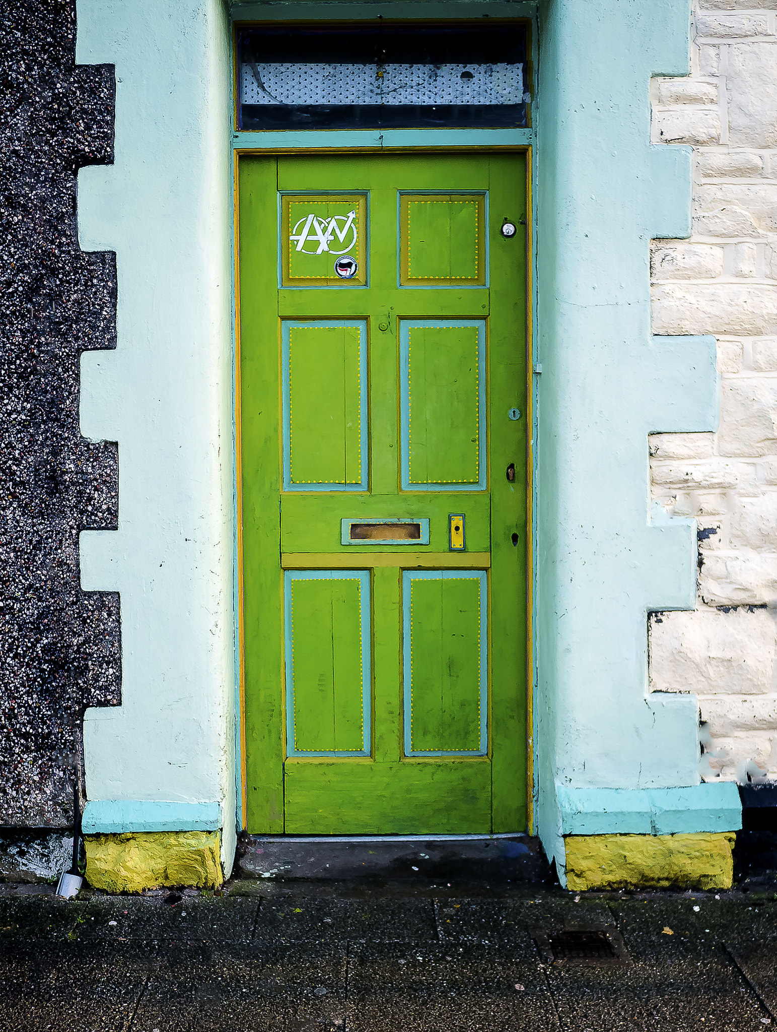 Panasonic Lumix DMC-GF5 + Panasonic Lumix G 14mm F2.5 ASPH sample photo. Green door, what's that secret you're keeping! photography