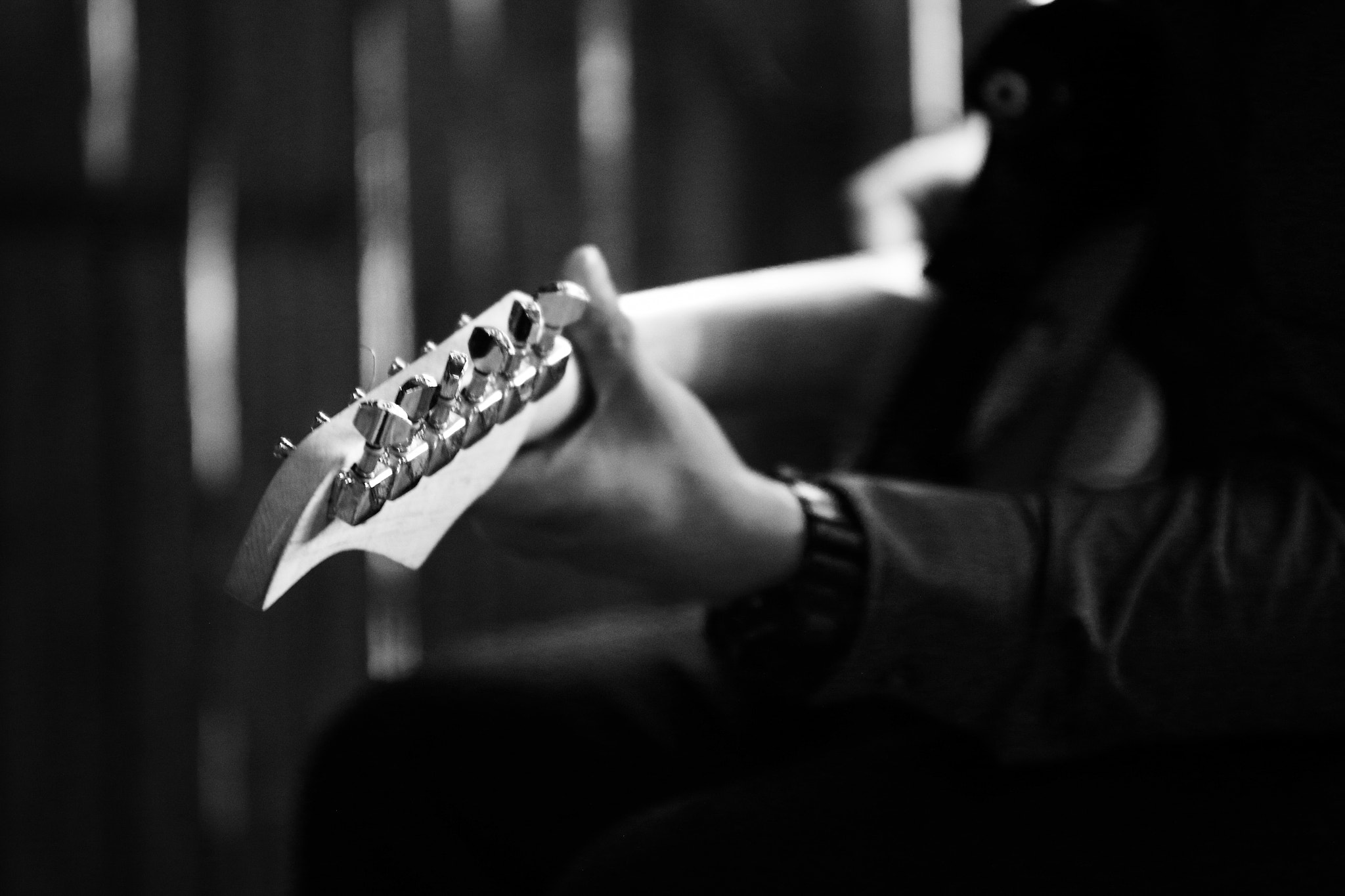Sigma 70-200mm F2.8 EX DG OS HSM sample photo. Guitar photography