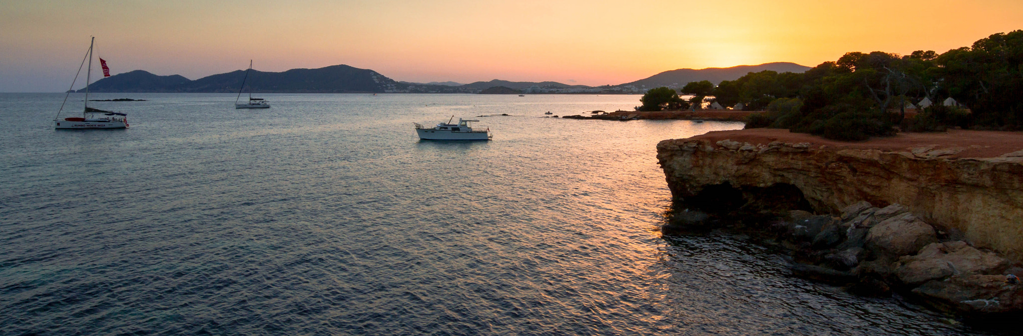Tokina AT-X Pro 12-24mm F4 (IF) DX sample photo. Sunset punta arabi photography