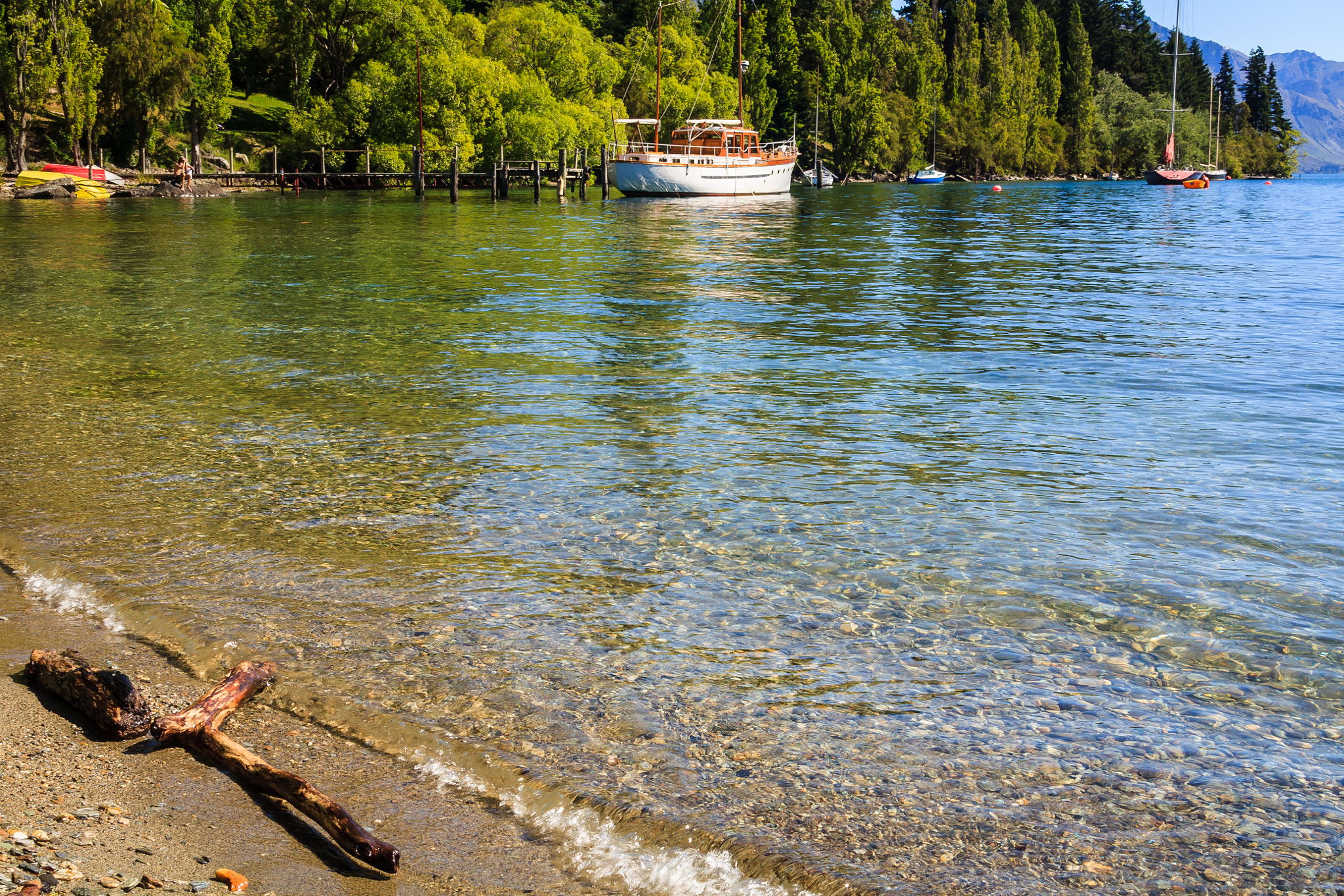 Canon EOS 450D (EOS Rebel XSi / EOS Kiss X2) sample photo. Crystal clear lake wakatipu, queenstown photography