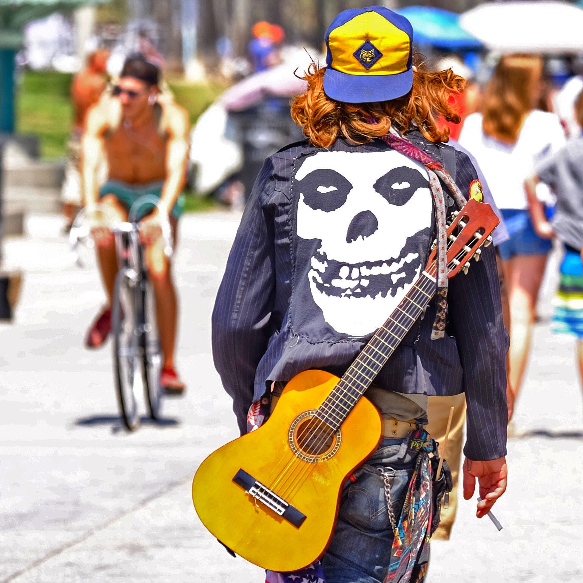 Fujifilm X-T1 + Fujifilm XF 50-140mm F2.8 R LM OIS WR sample photo. A skateboarder cruises down the boardwalk in venice beach, california. photography