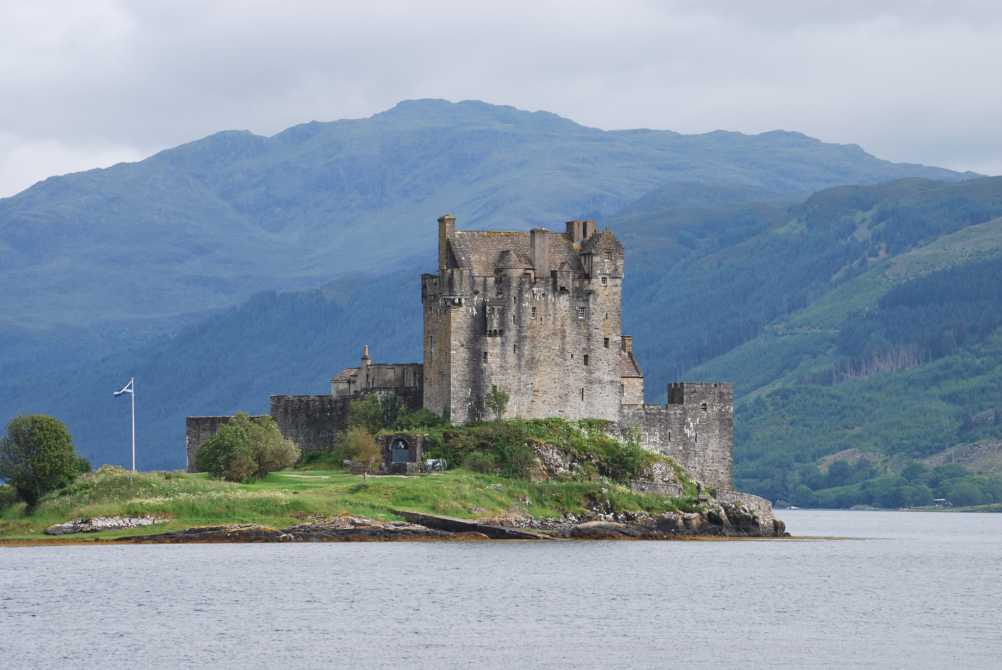 Nikon D60 sample photo. Eilean donan castle photography