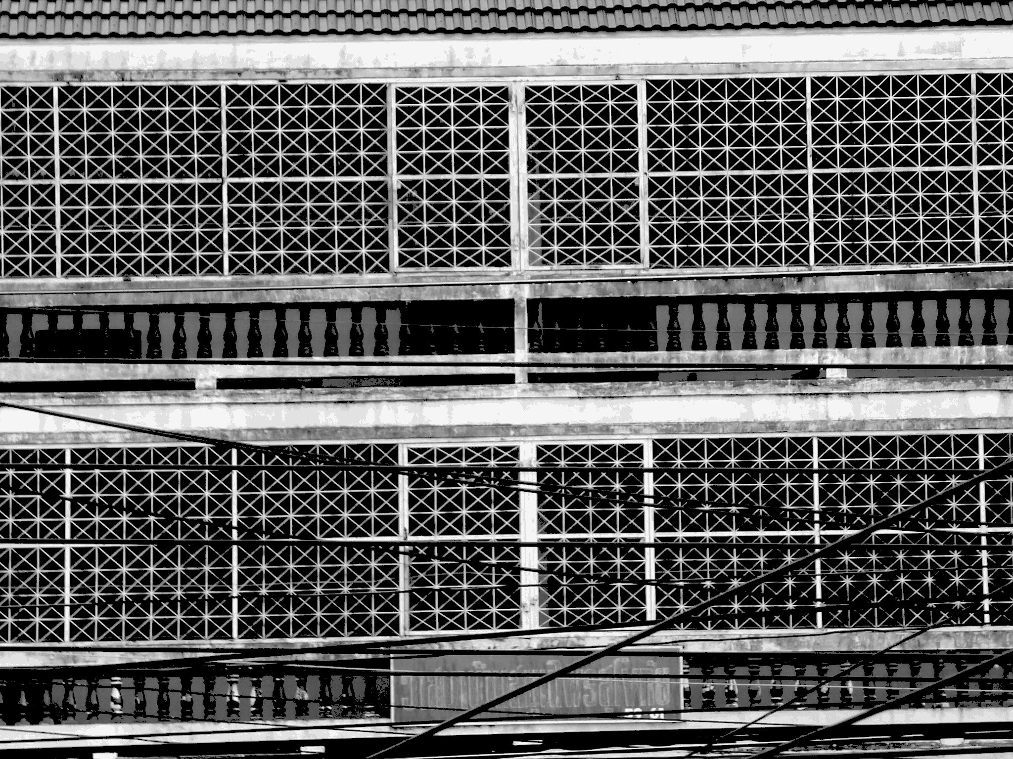 Panasonic DMC-TZ2 sample photo. Thaillande façade noir et blanc photography